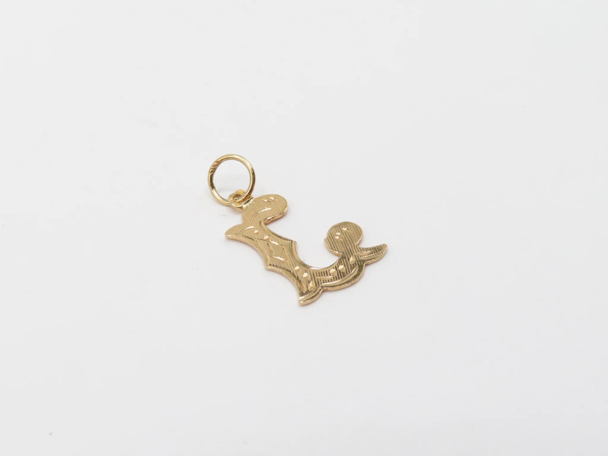 19.25k Yellow Gold Antique Etched Initials - Image 8