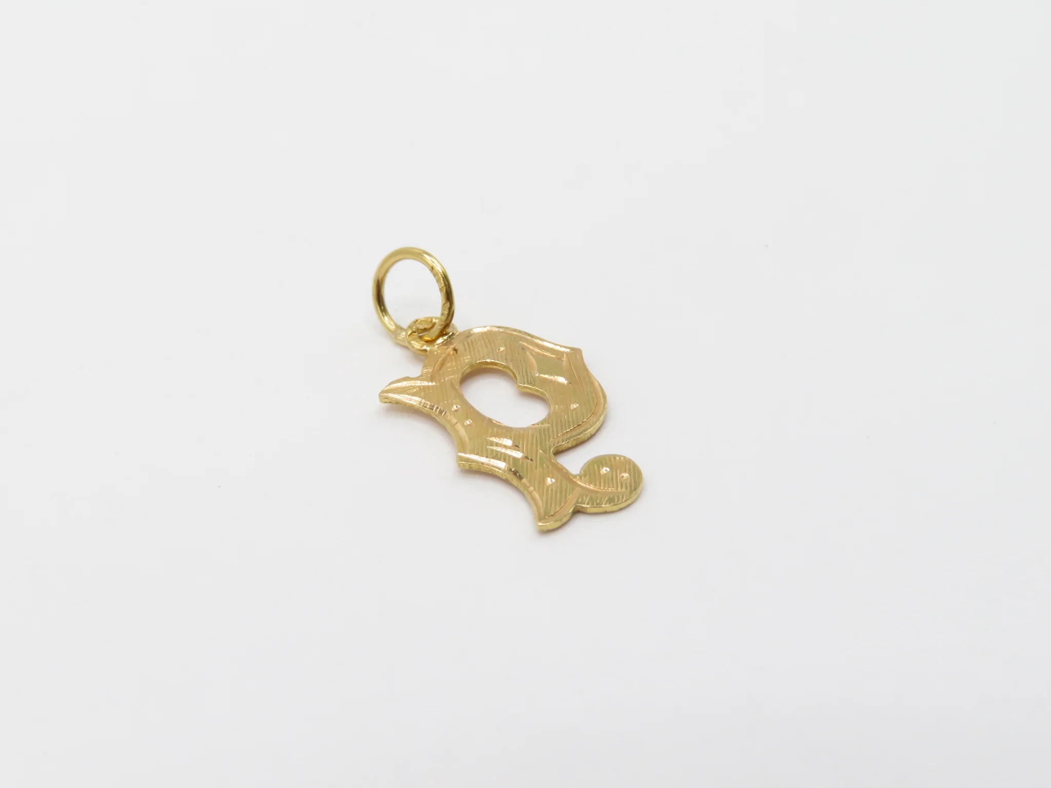 19.25k Yellow Gold Antique Etched Initials - Image 9