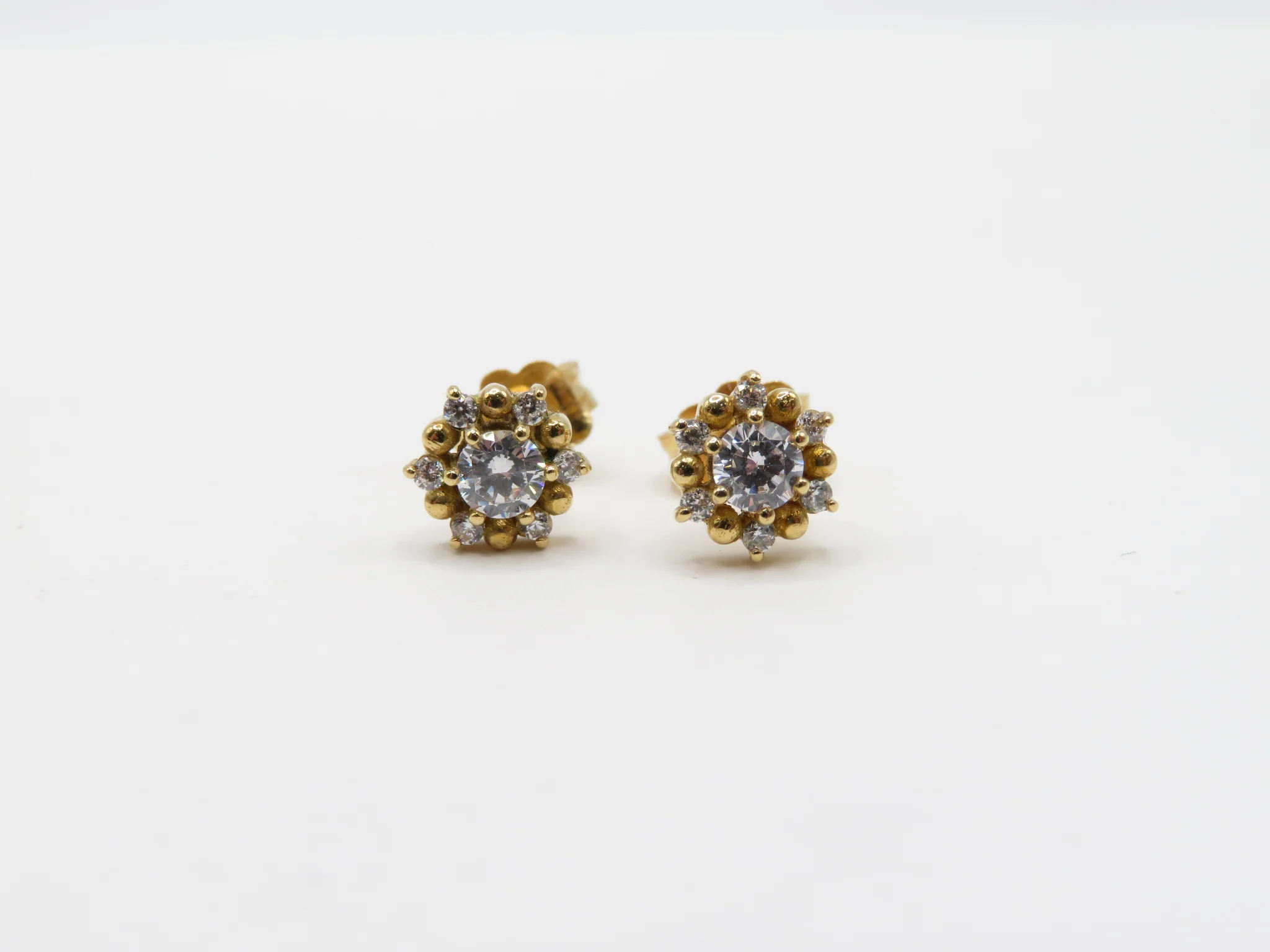 19.25k Yellow Gold Astral Stud Earrings - Image 5