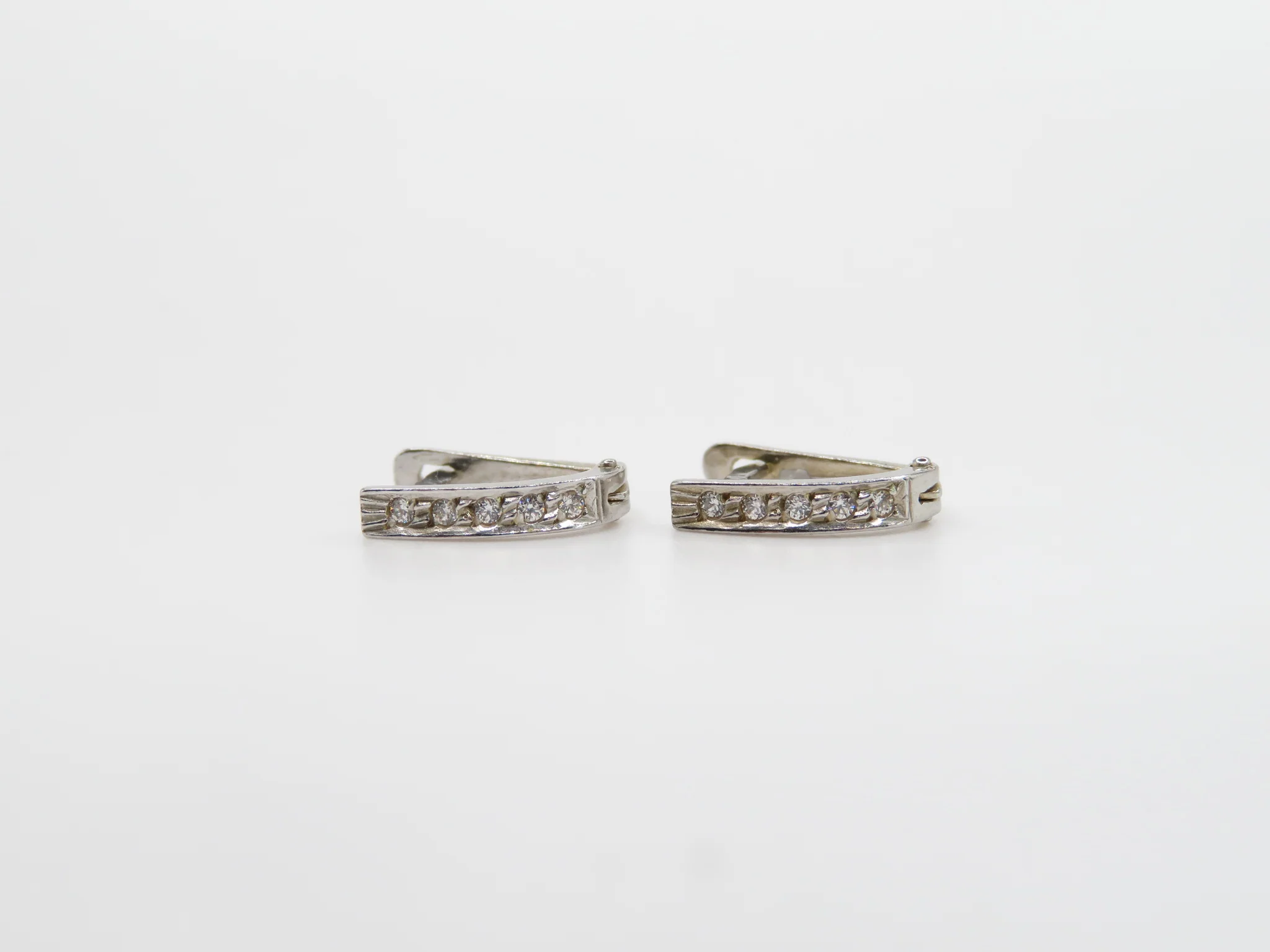 19.25k Bead Set Channel Childrens Earrings - Image 3