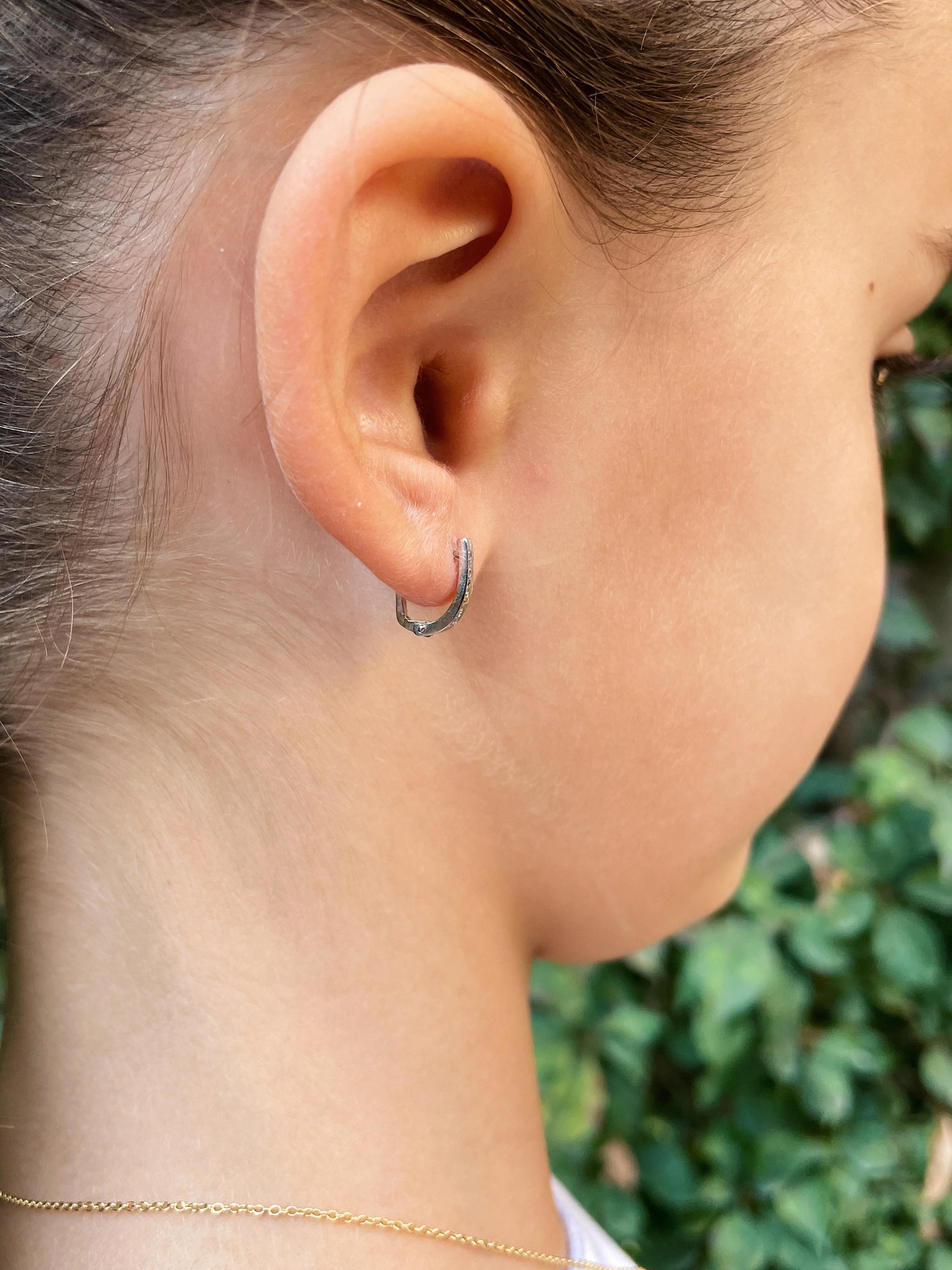 19.25k Bead Set Channel Childrens Earrings - Image 4