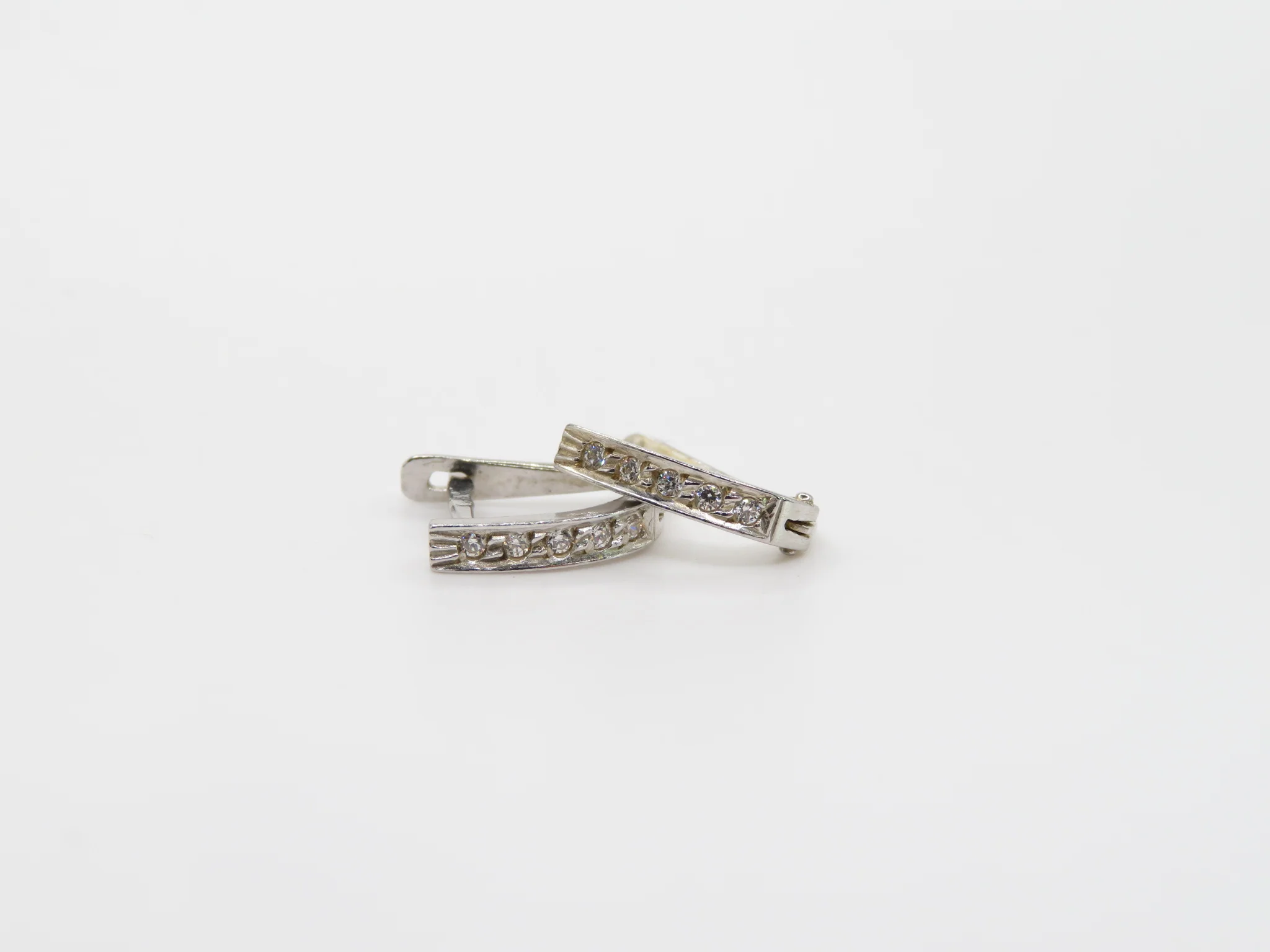 19.25k Bead Set Channel Childrens Earrings - Image 5