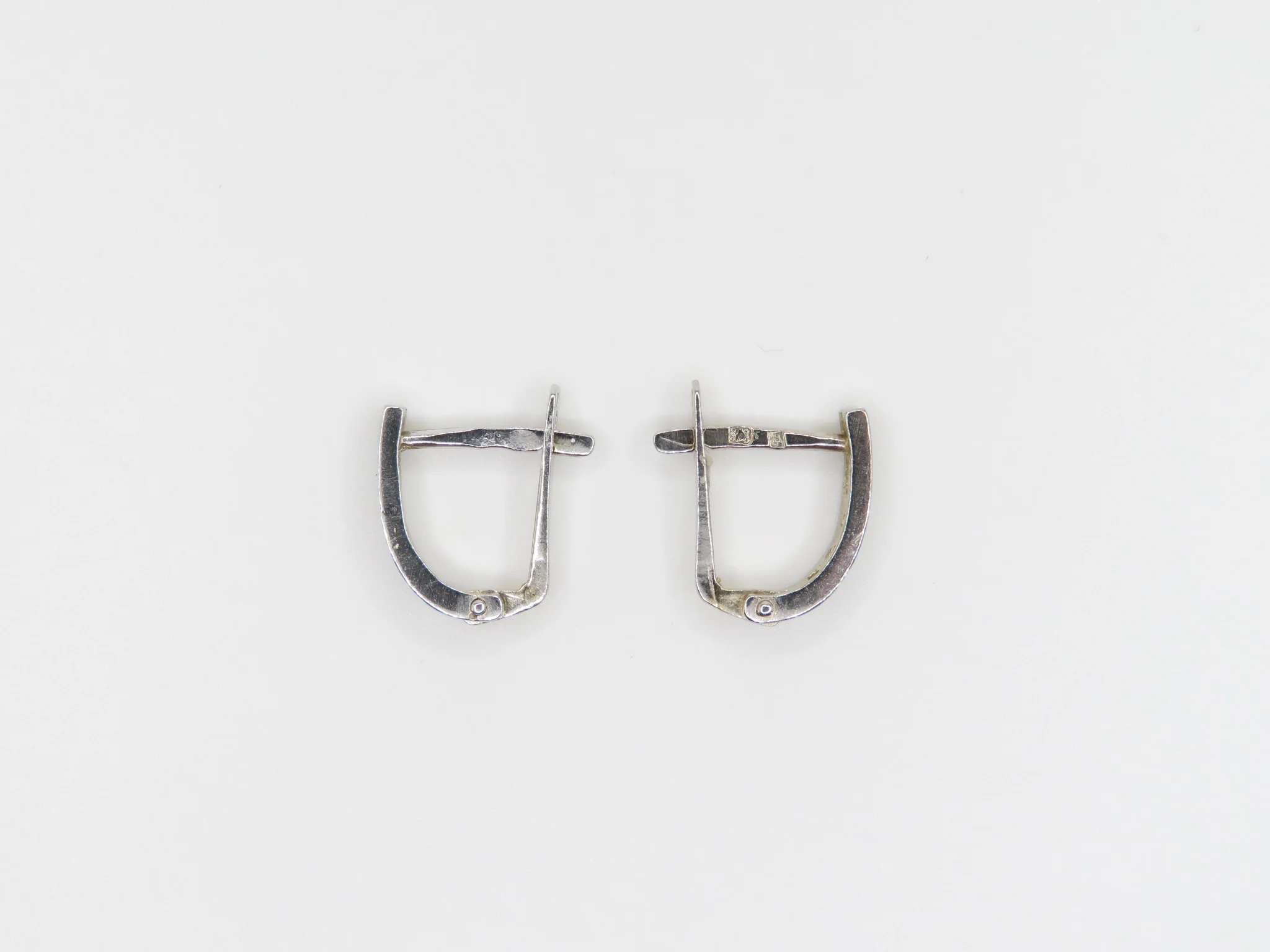 19.25k Bead Set Channel Childrens Earrings - Image 6