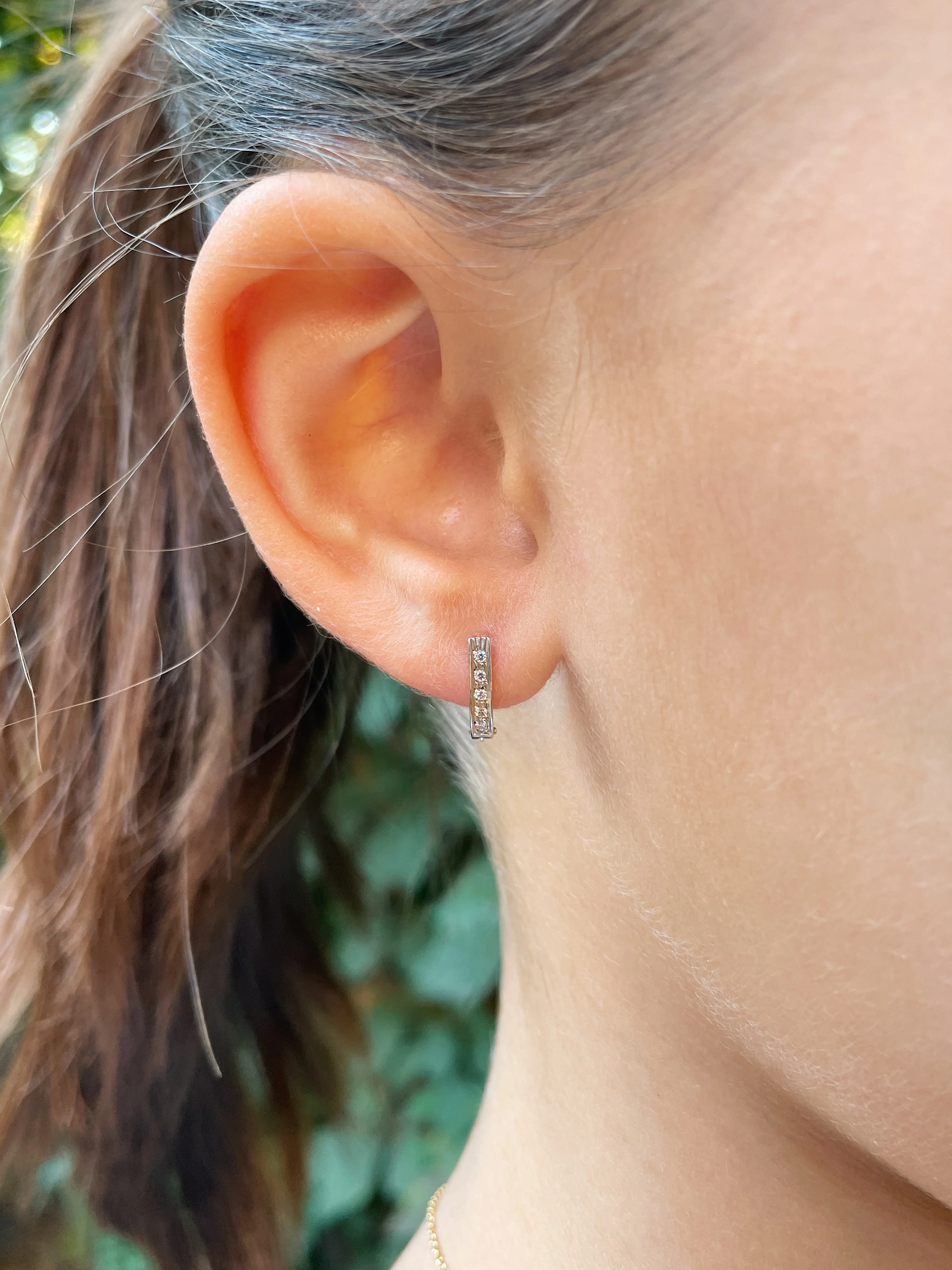 19.25k Bead Set Channel Childrens Earrings - Image 9