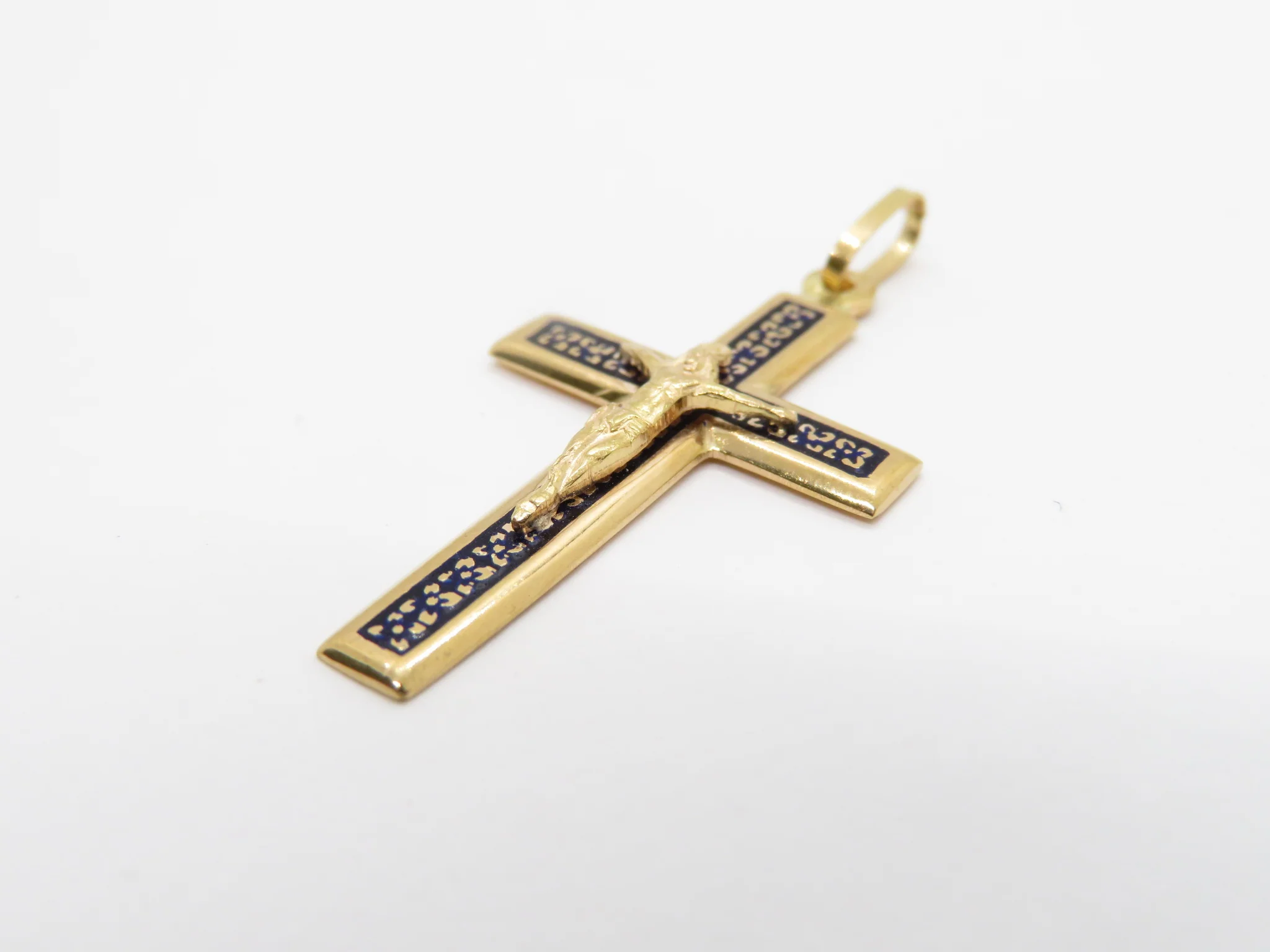 19.25k Yellow Gold Blue Enameled Crucifix - Image 3