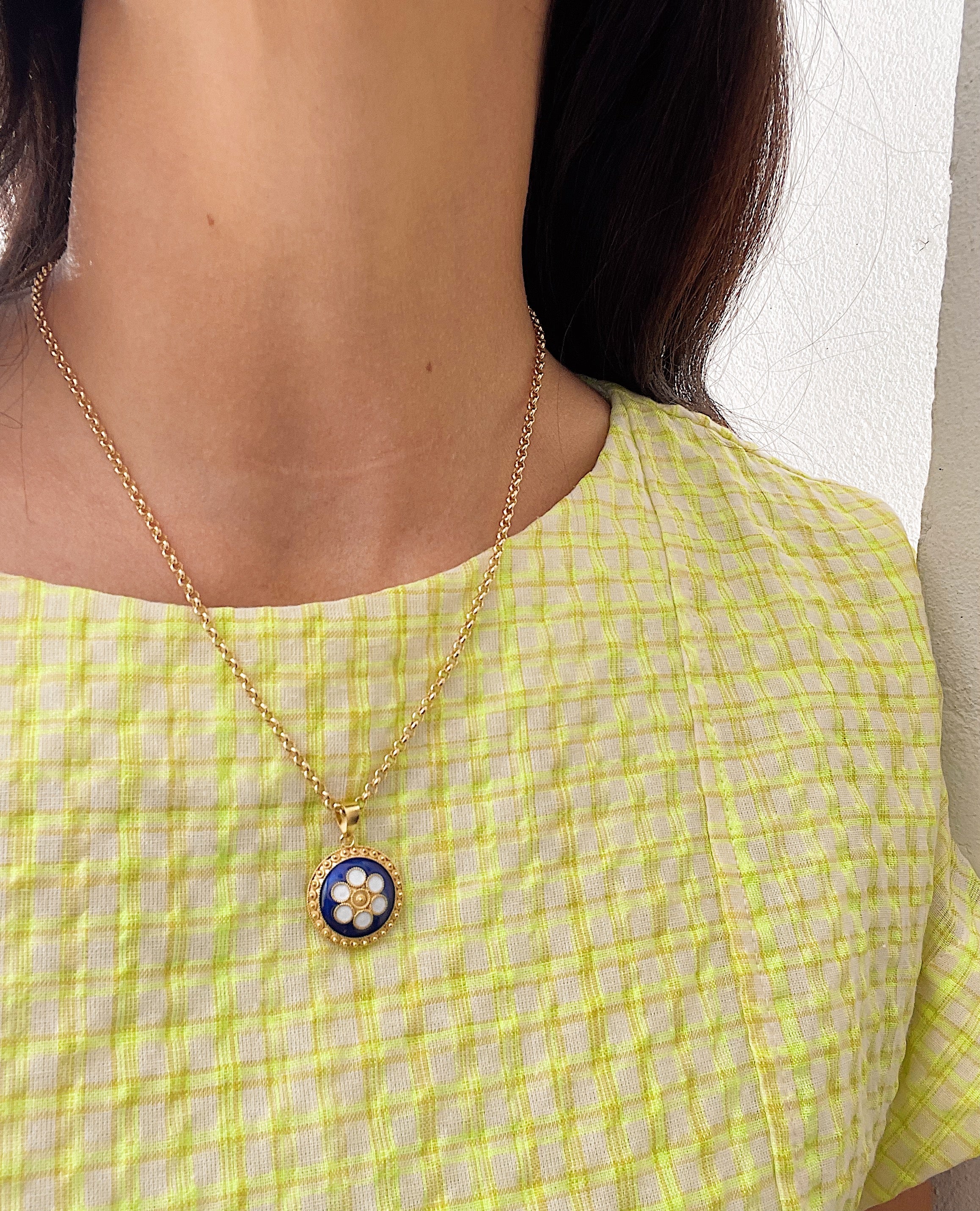 19.25k Yellow Gold Floral Enamel Pendant - Image 12