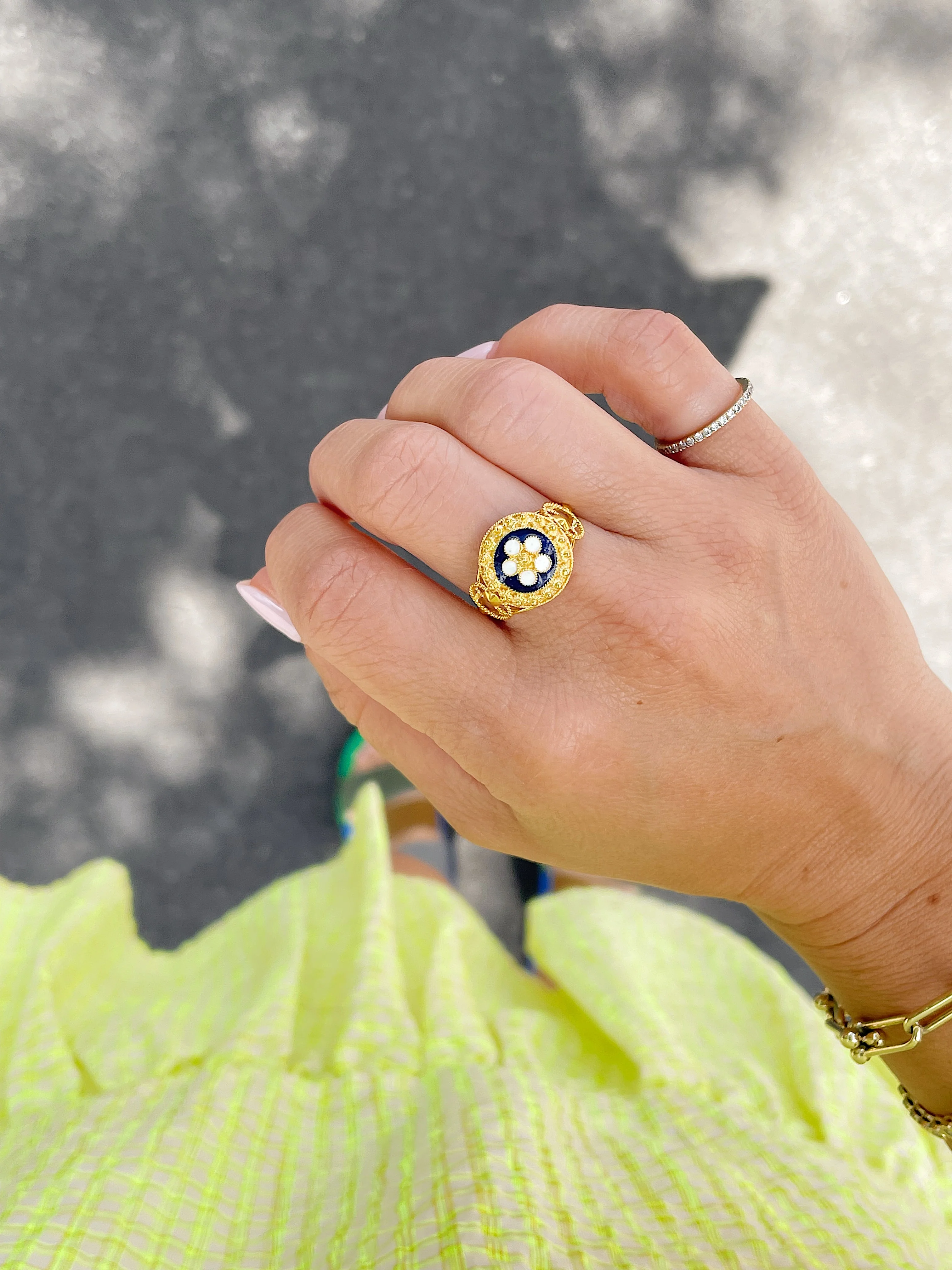 19.25k Yellow Gold Floral Enamel Ring - Image 4