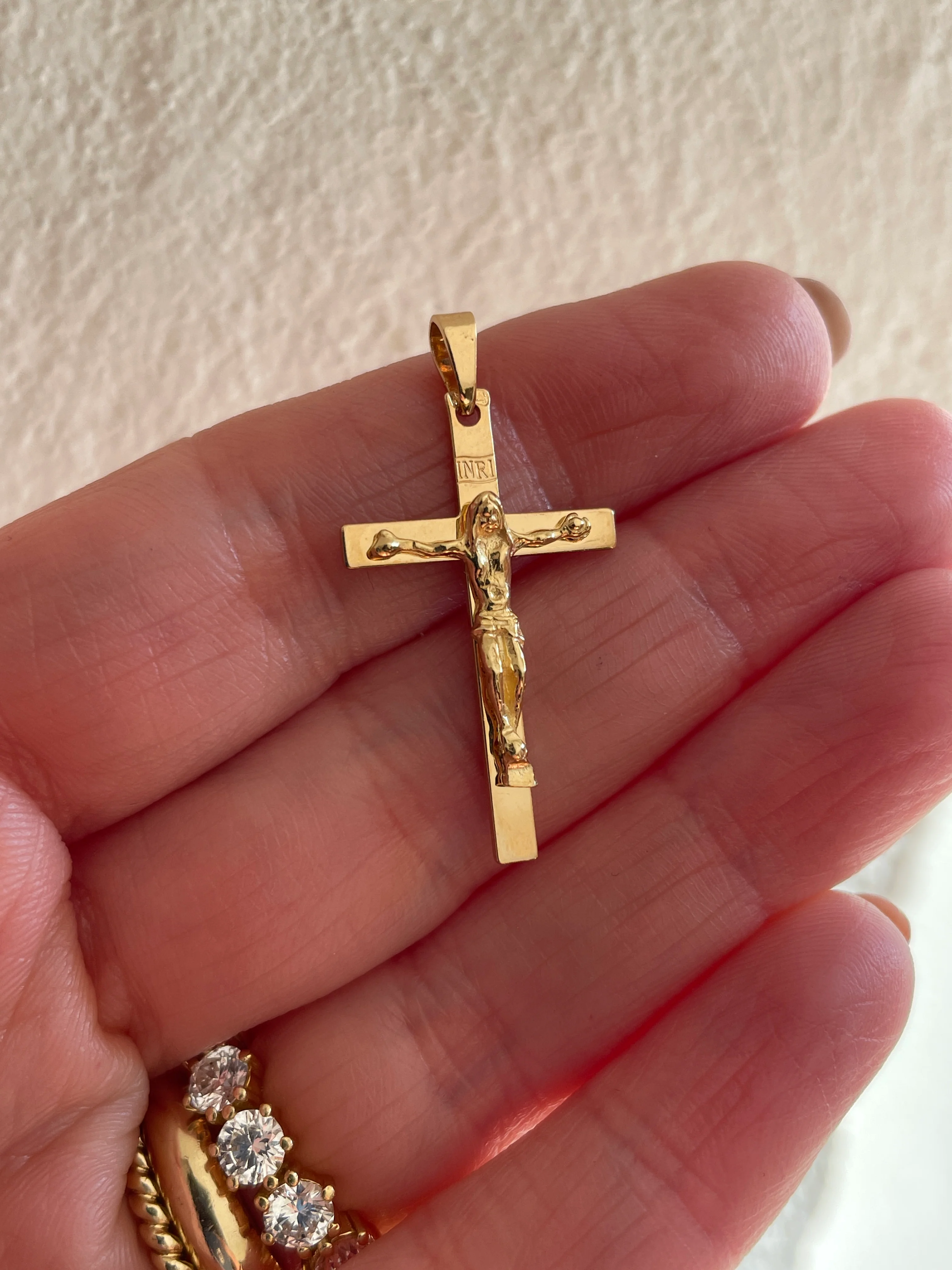 19.25k Yellow Gold Classic Solid Crucifix - Image 2