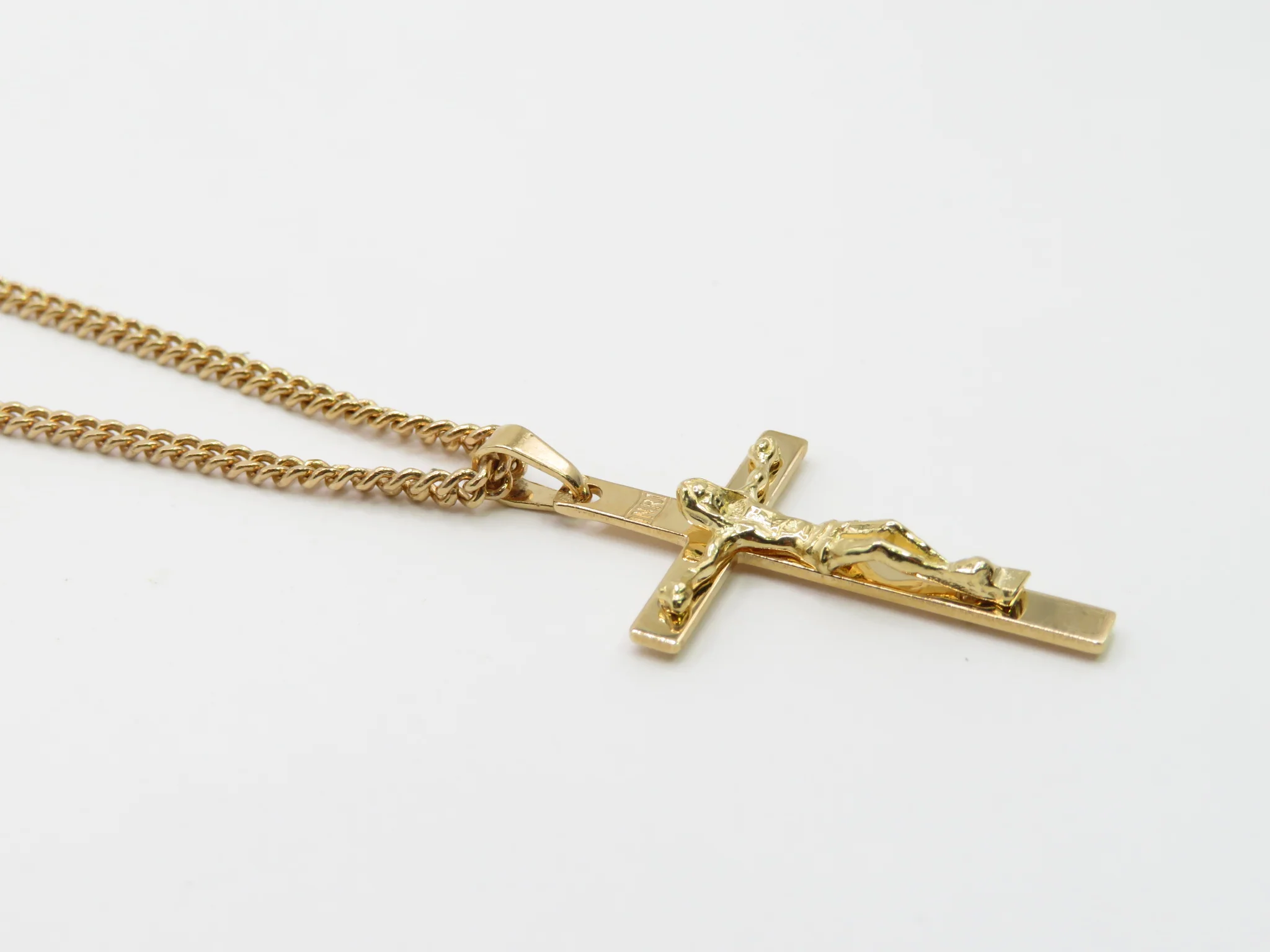 19.25k Yellow Gold Classic Solid Crucifix - Image 3