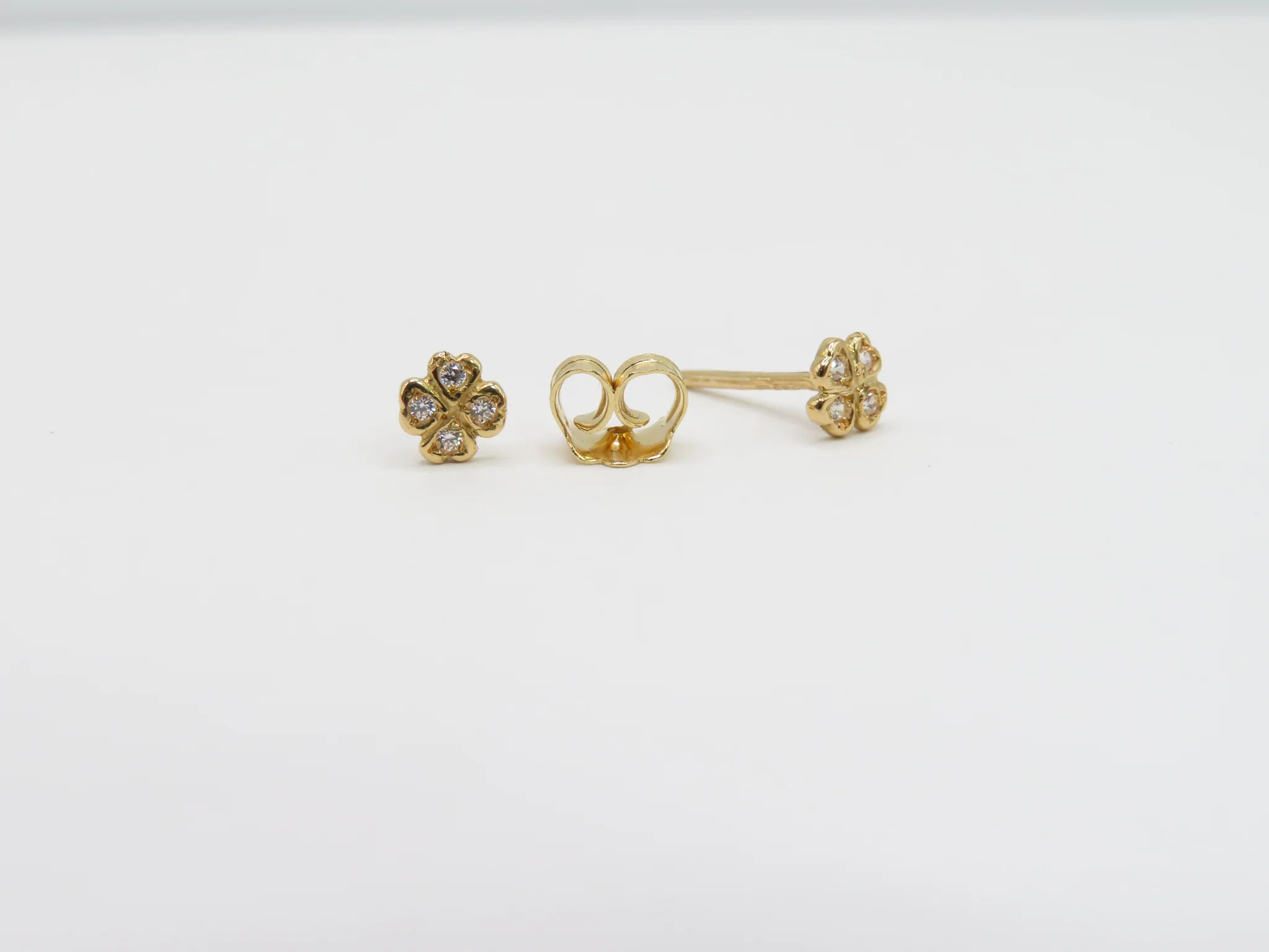 19.25k Yellow Gold Clover Stud Earrings - Image 3