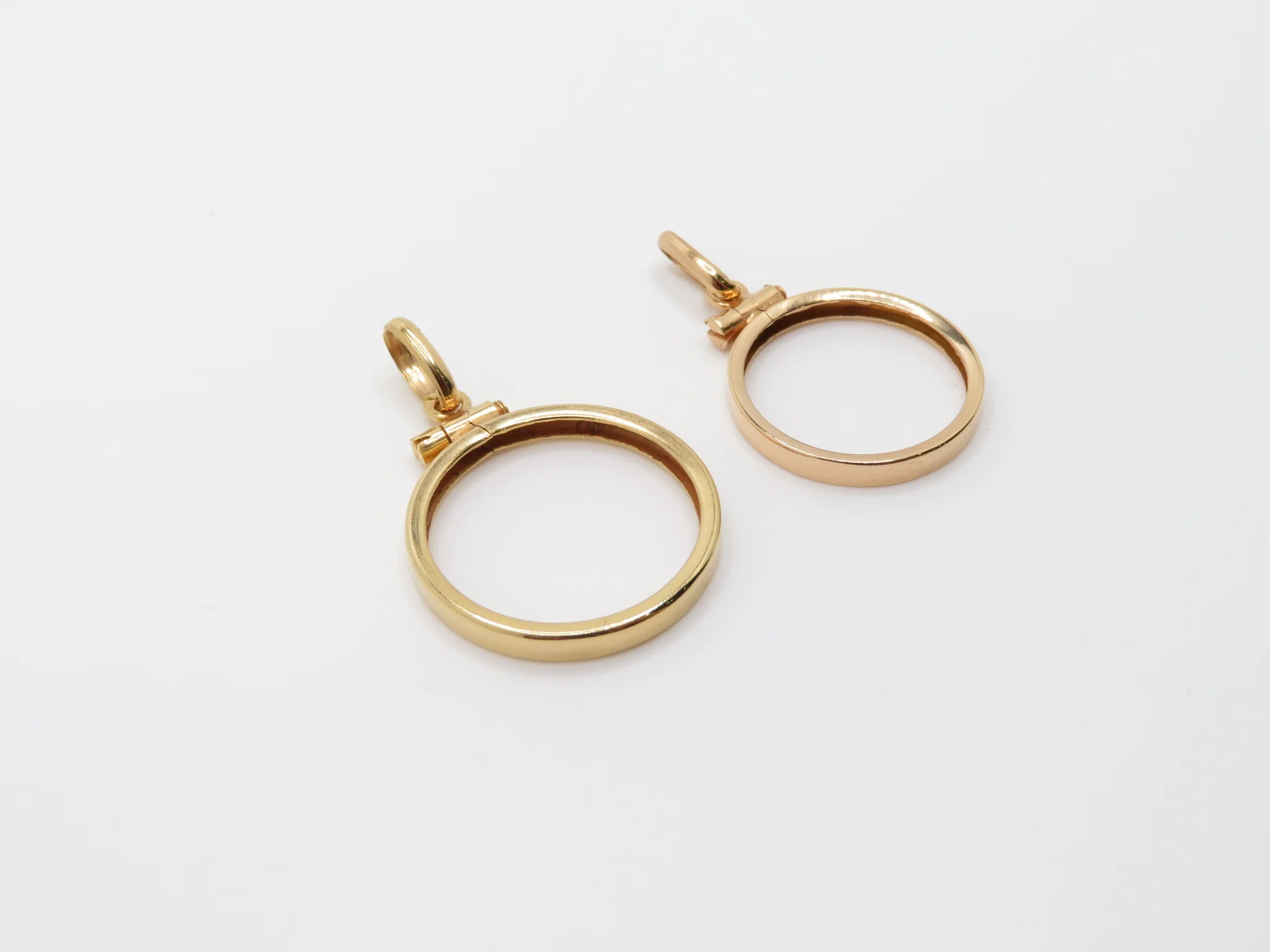 19.25k Yellow Gold Coin Frame Pendant - Image 7