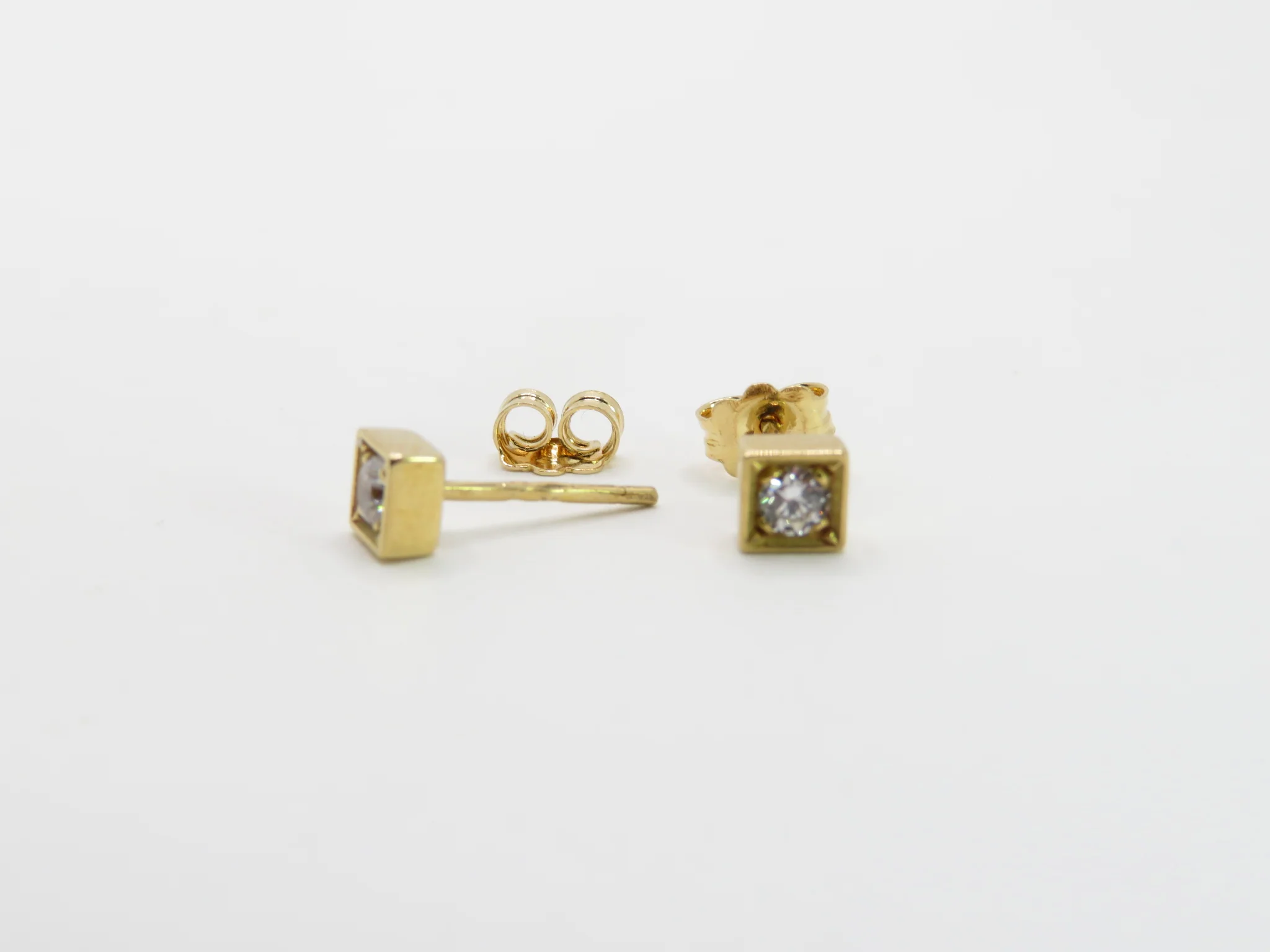 19.25k Yellow Gold Cubed Studs - Image 3