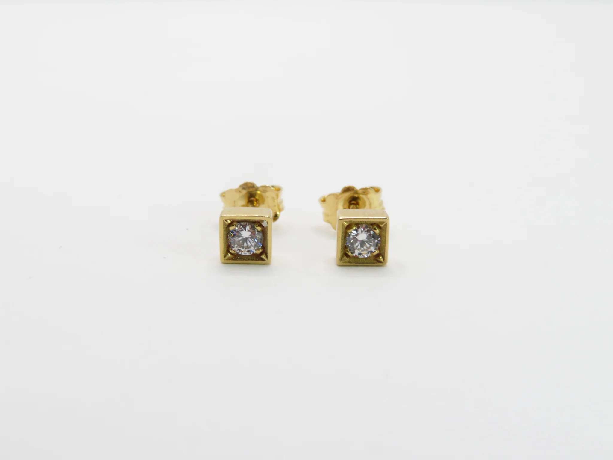 19.25k Yellow Gold Cubed Studs - Image 5