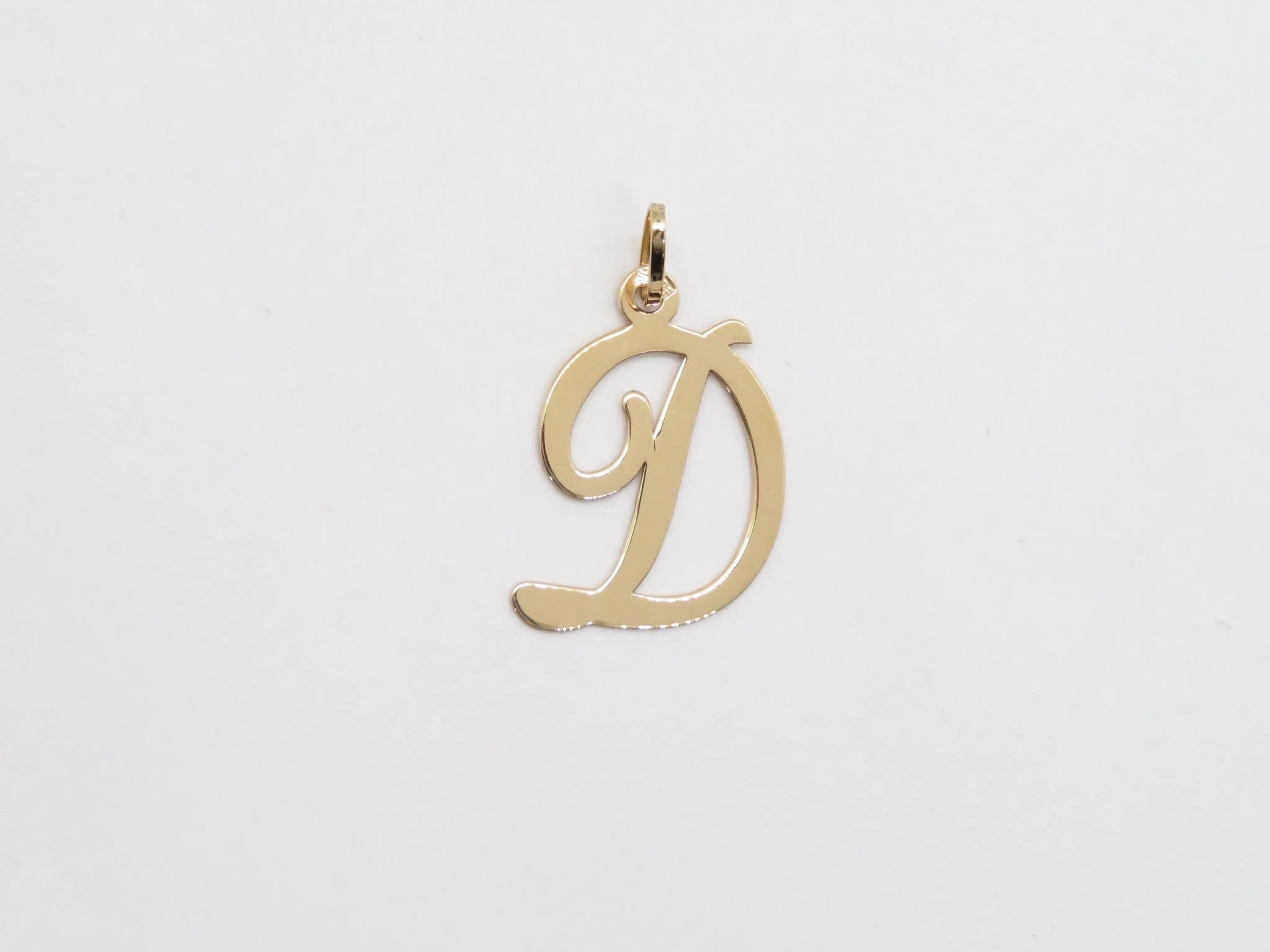 19.25k Yellow Gold Cursive Initial Pendant - Image 6
