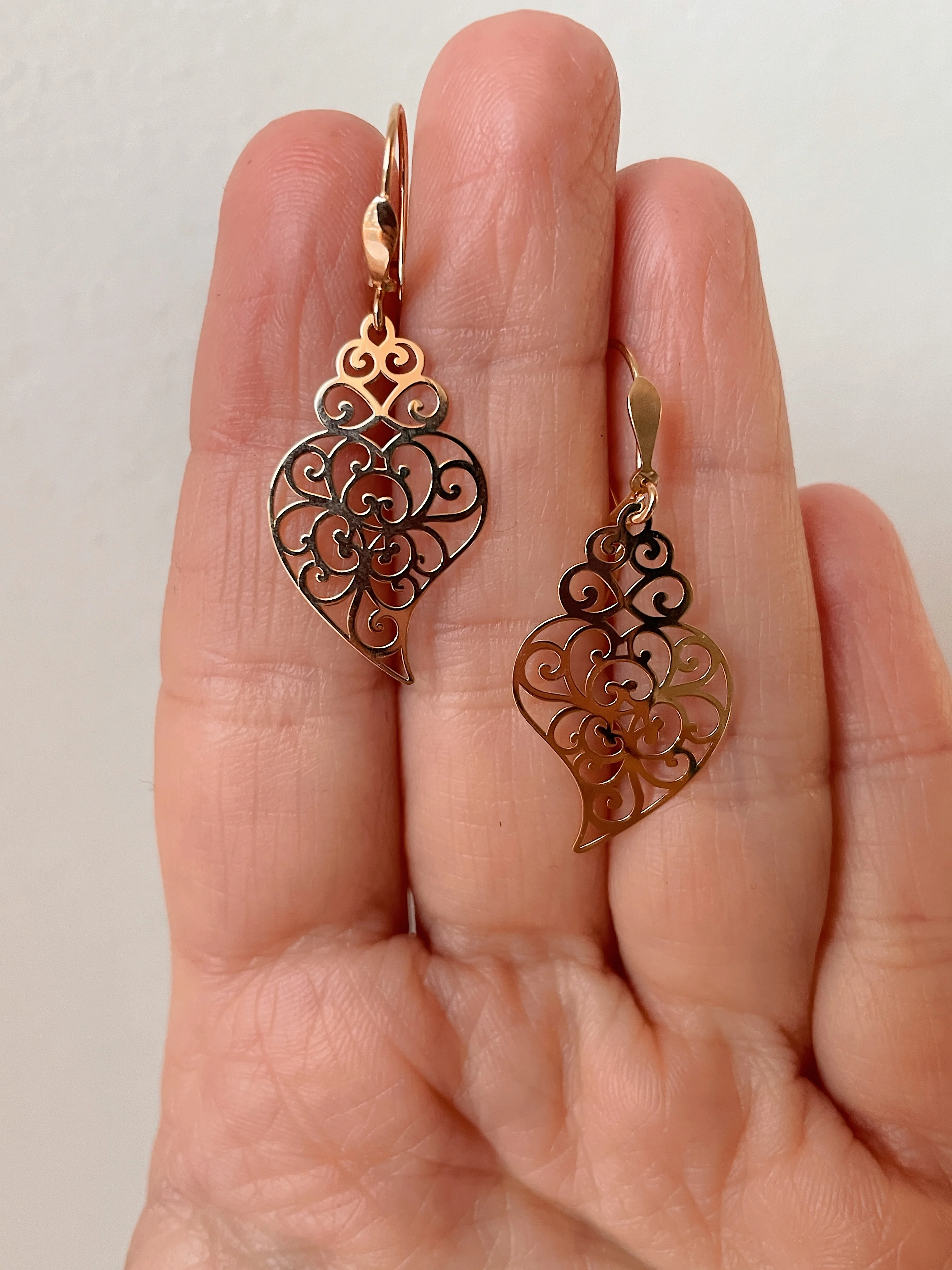19.25k Yellow Gold Cutout Heart of Viana Earrings - Image 3