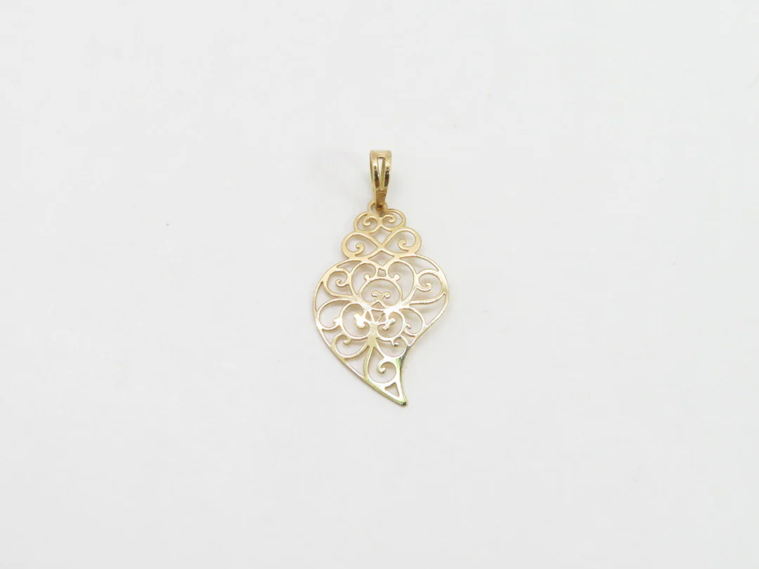 19.25k Yellow Gold Cutout Heart of Viana Charm - Image 7