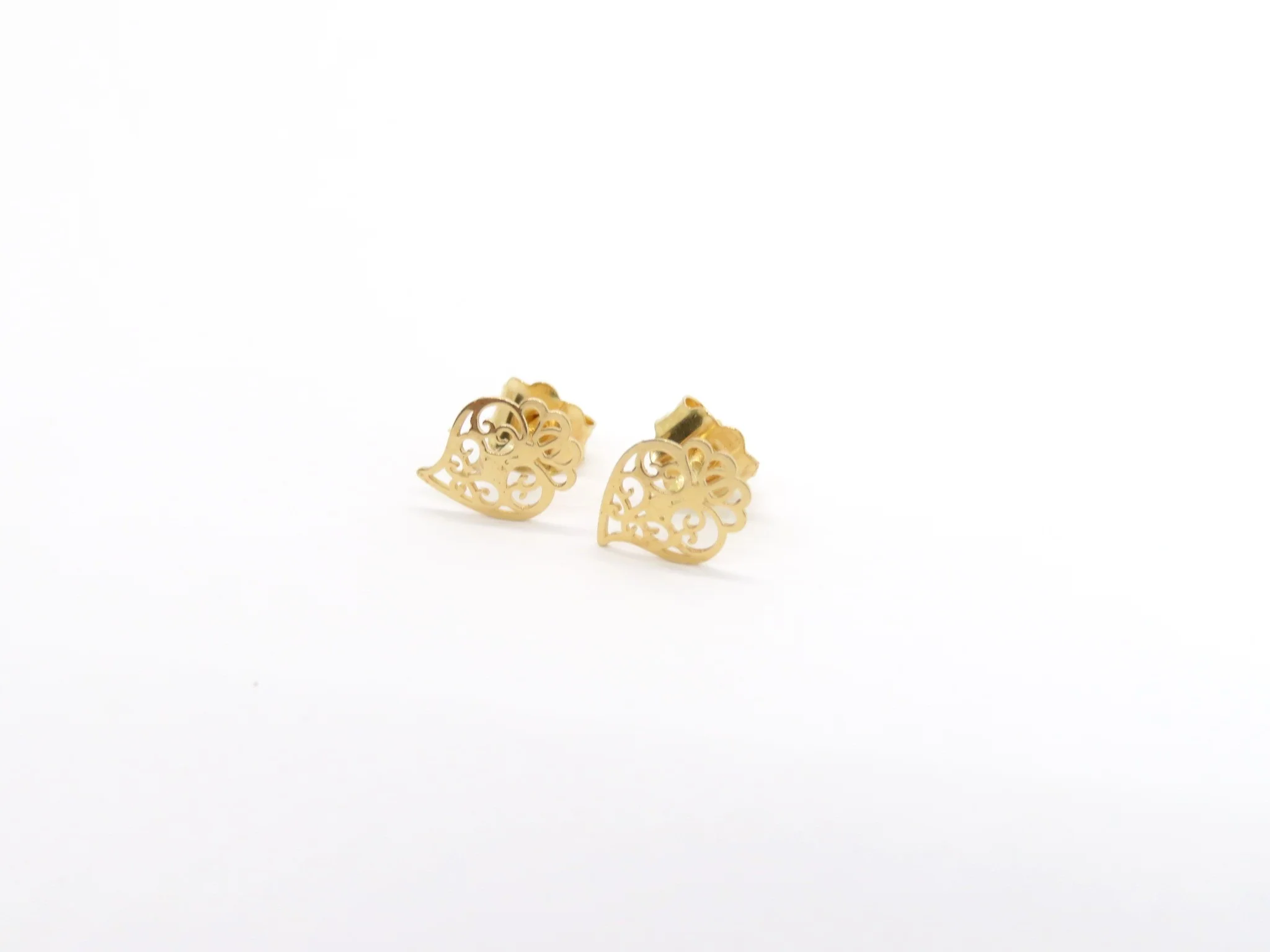 19.25k Yellow Gold Cutout Heart of Viana Studs - Image 3