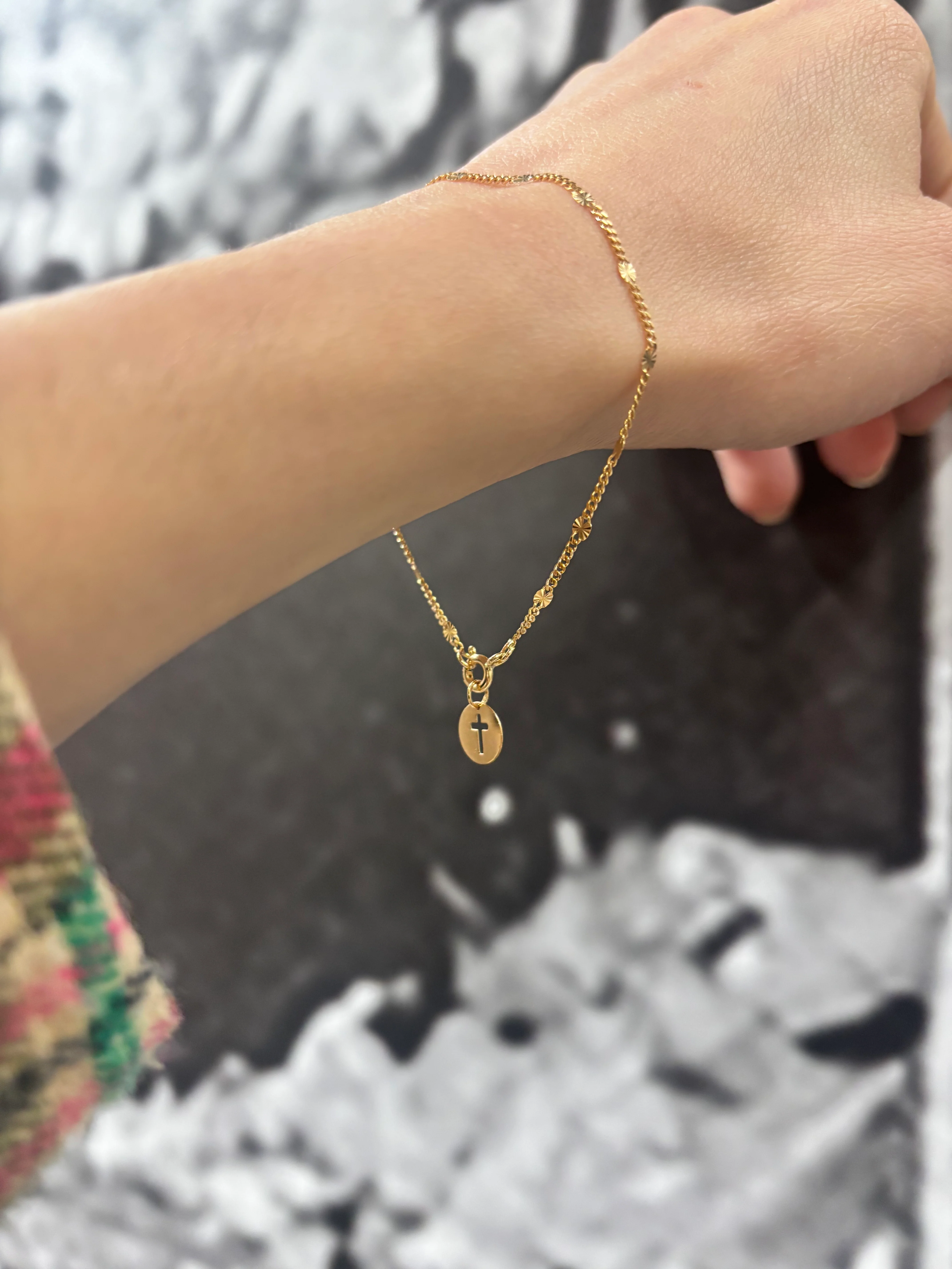 19.25k Yellow Gold Mini Cutout Tag - Image 6