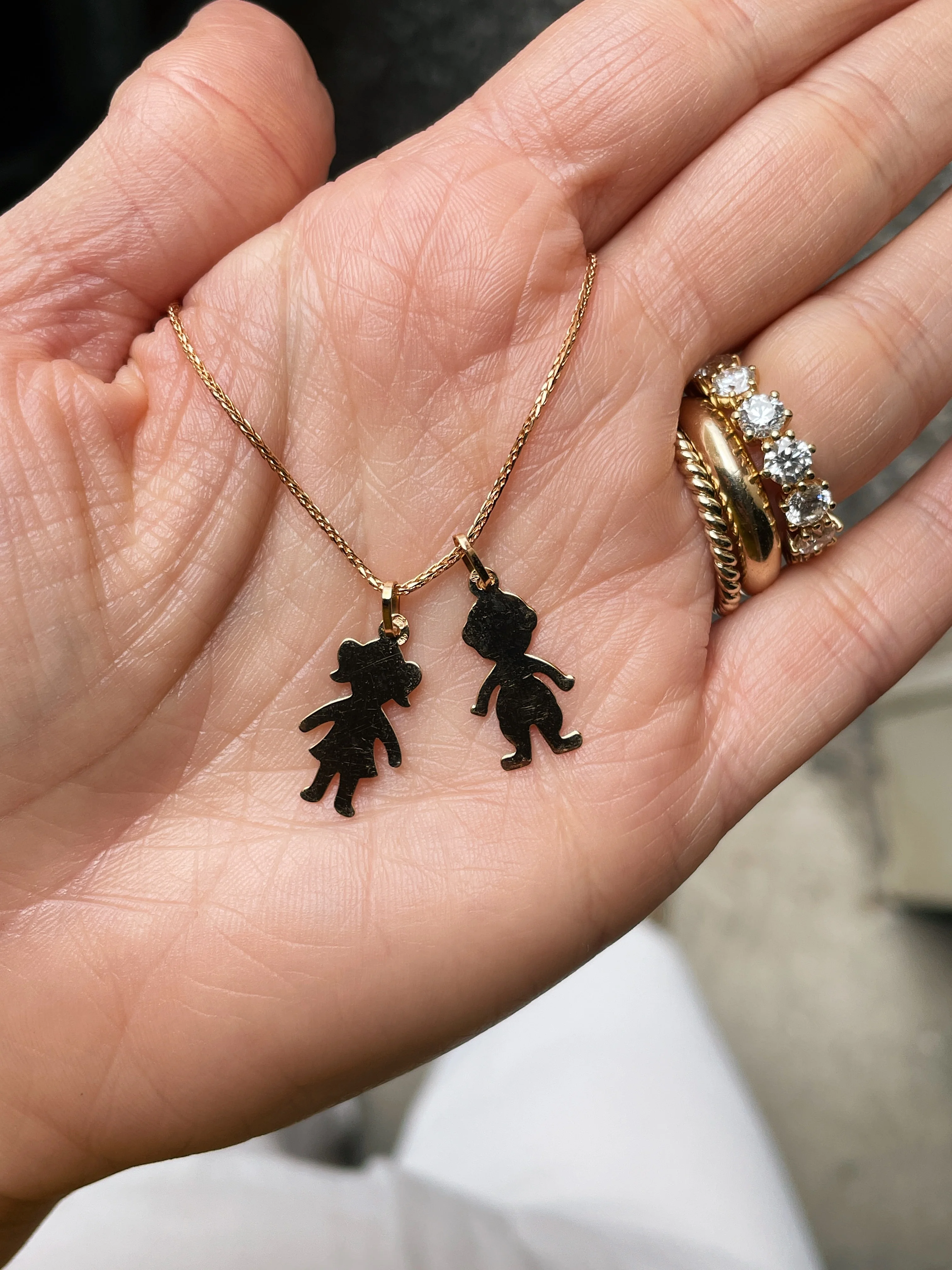 19.25k Yellow Gold Children Cutout Pendant - Image 4