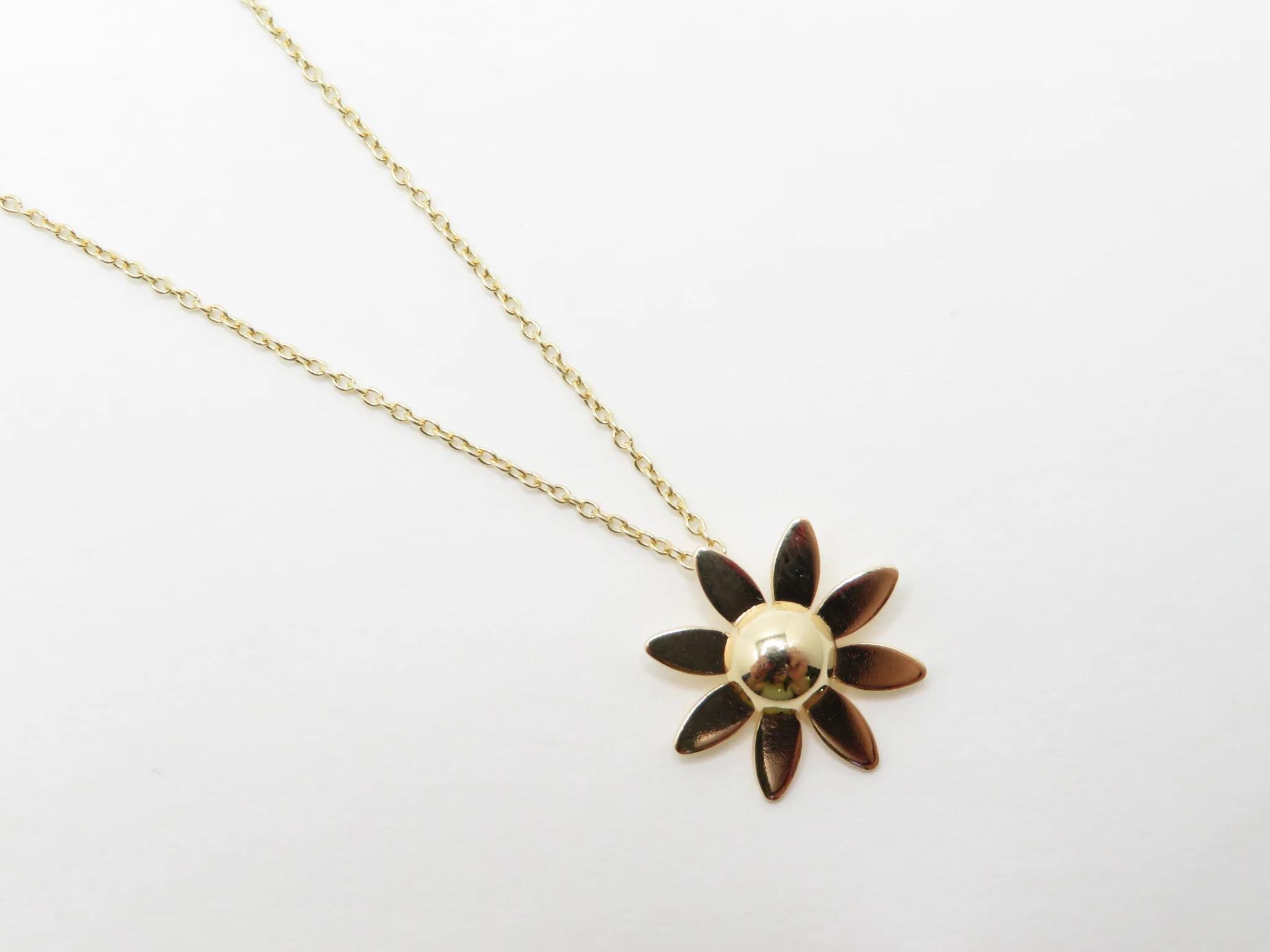 19.25k Yellow Gold Daisy Necklace