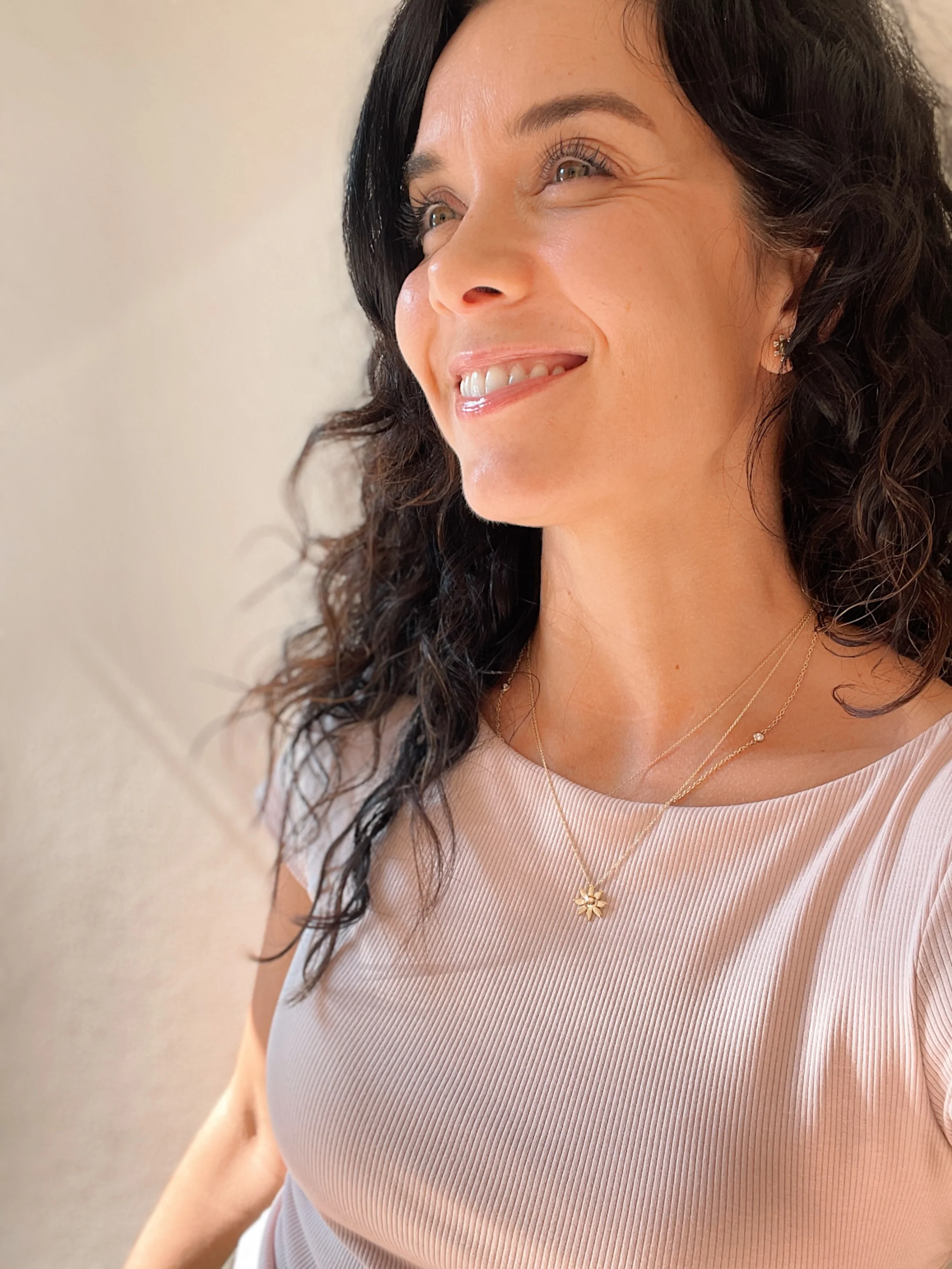 19.25k Yellow Gold Daisy Necklace - Image 2