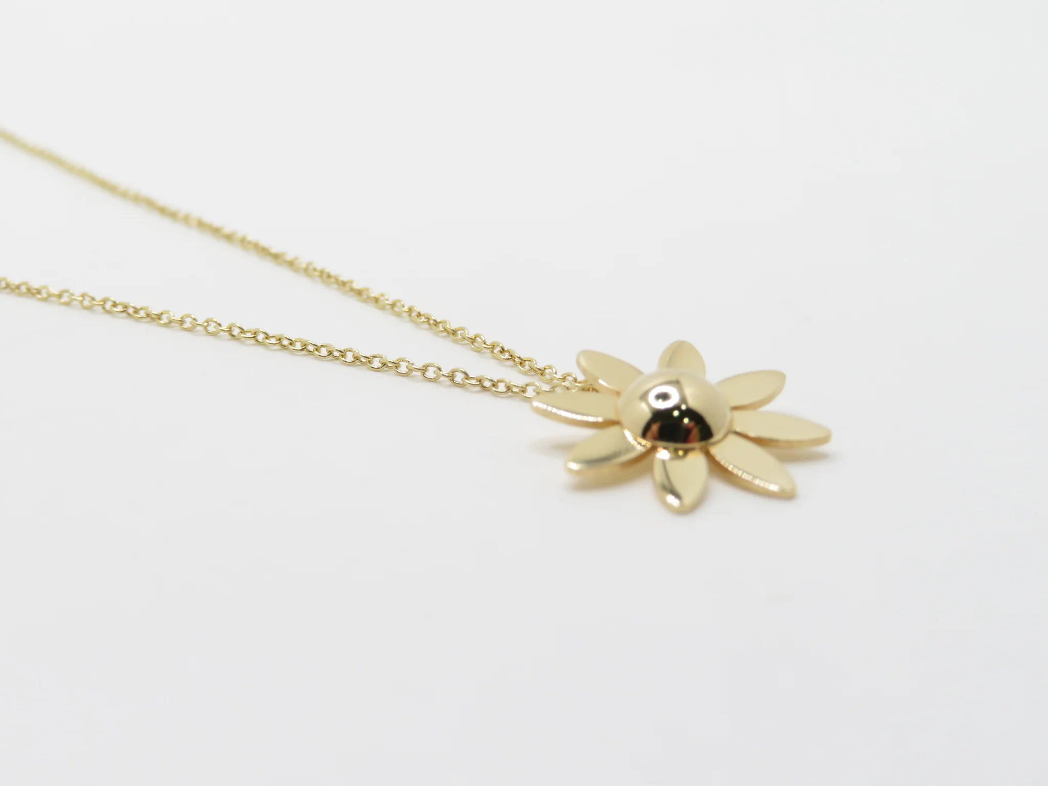 19.25k Yellow Gold Daisy Necklace - Image 3