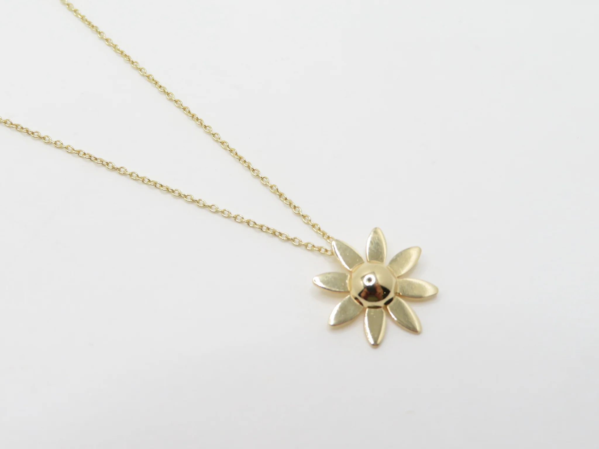 19.25k Yellow Gold Daisy Necklace - Image 5