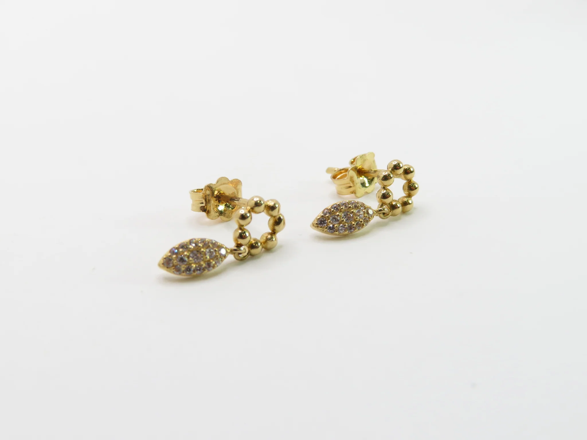 19.25k Yellow Gold Droplet Studs - Image 3