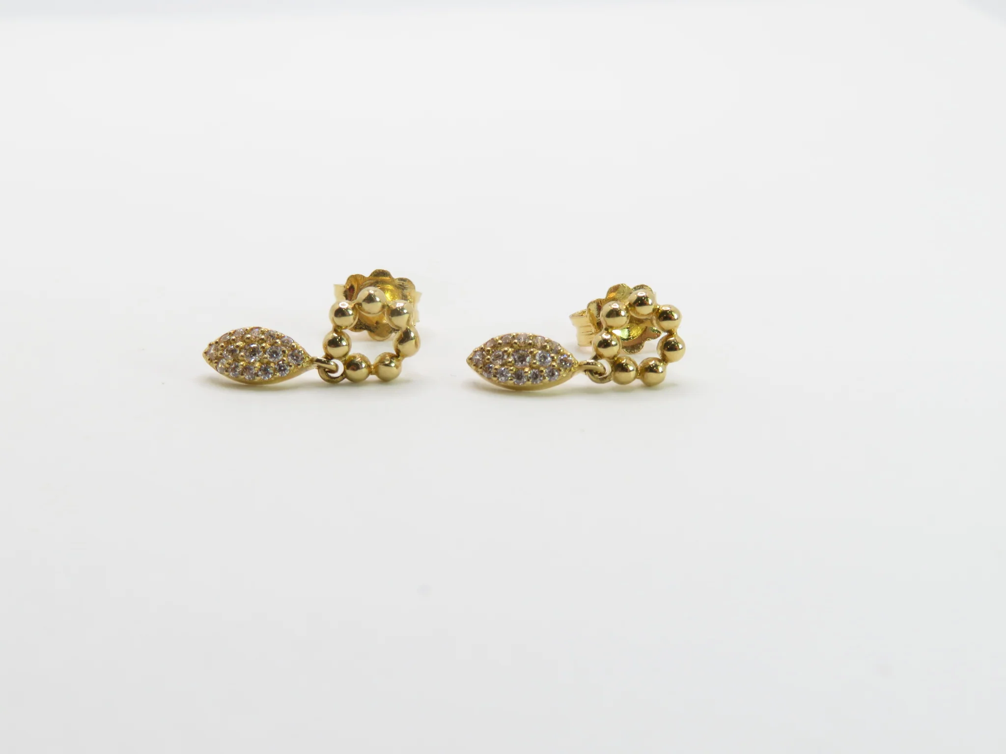 19.25k Yellow Gold Droplet Studs - Image 4