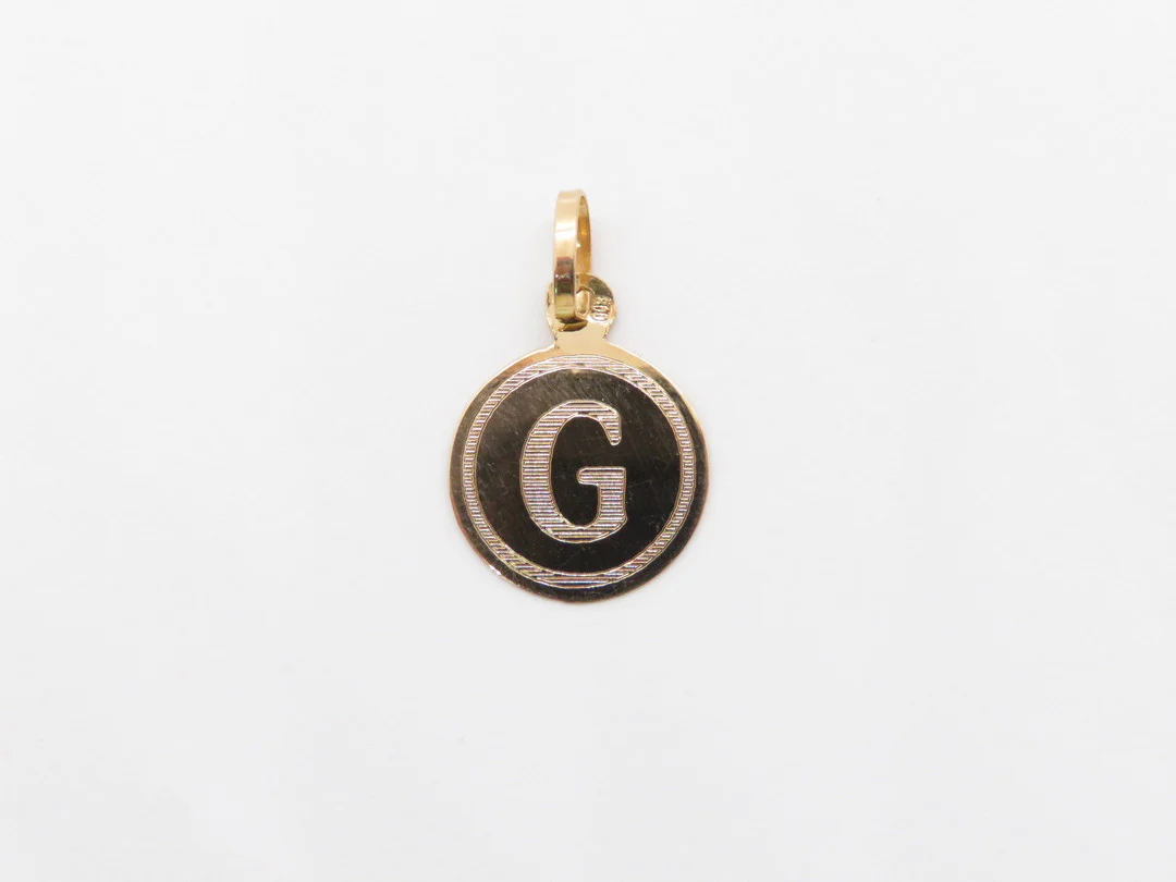19.25k Yellow Gold Engraved Monogram Pendant - Image 10