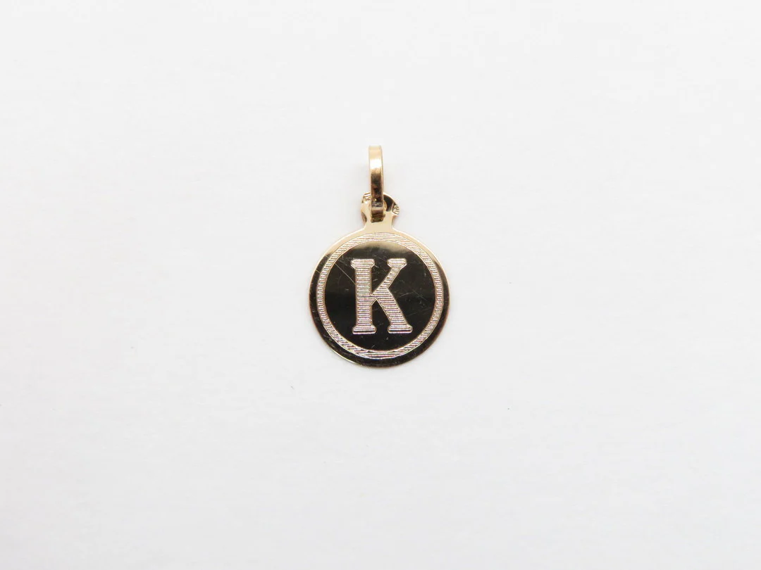 19.25k Yellow Gold Engraved Monogram Pendant - Image 12