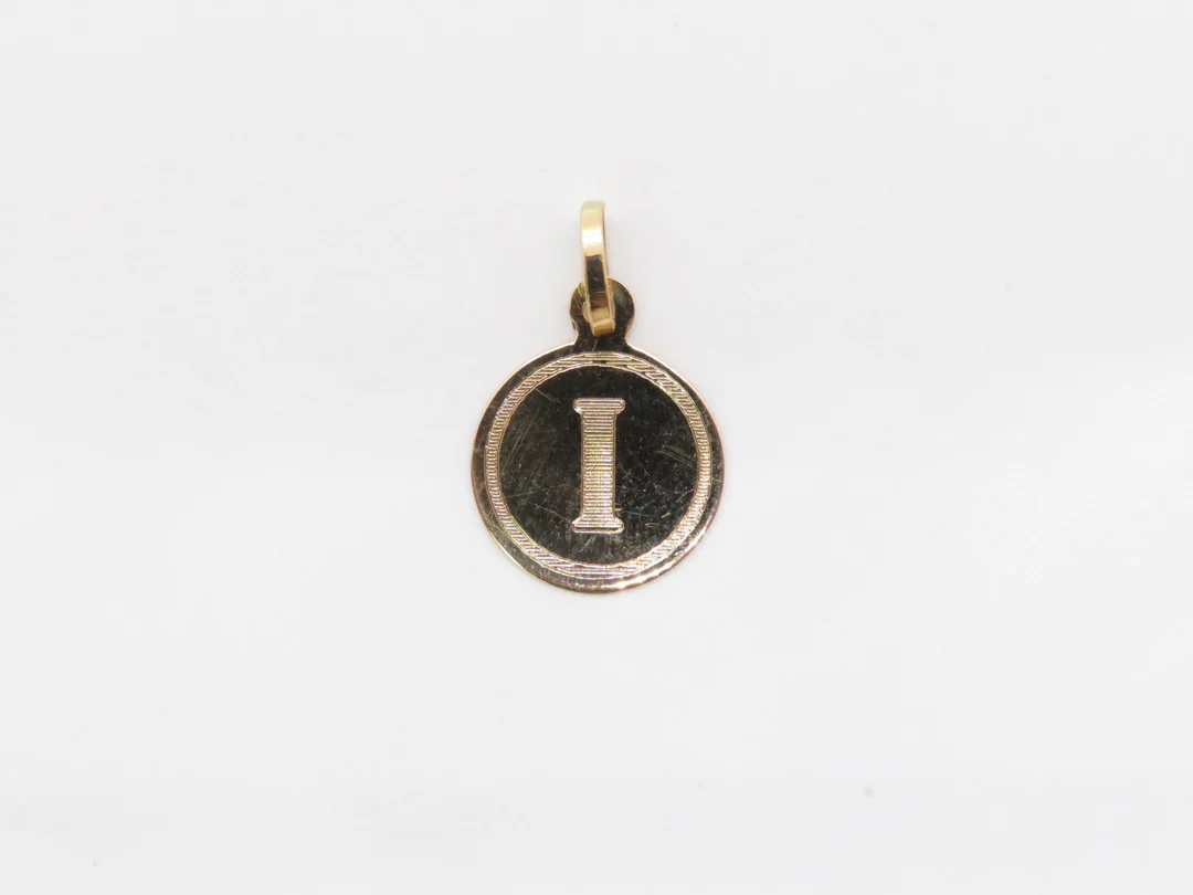 19.25k Yellow Gold Engraved Monogram Pendant - Image 13