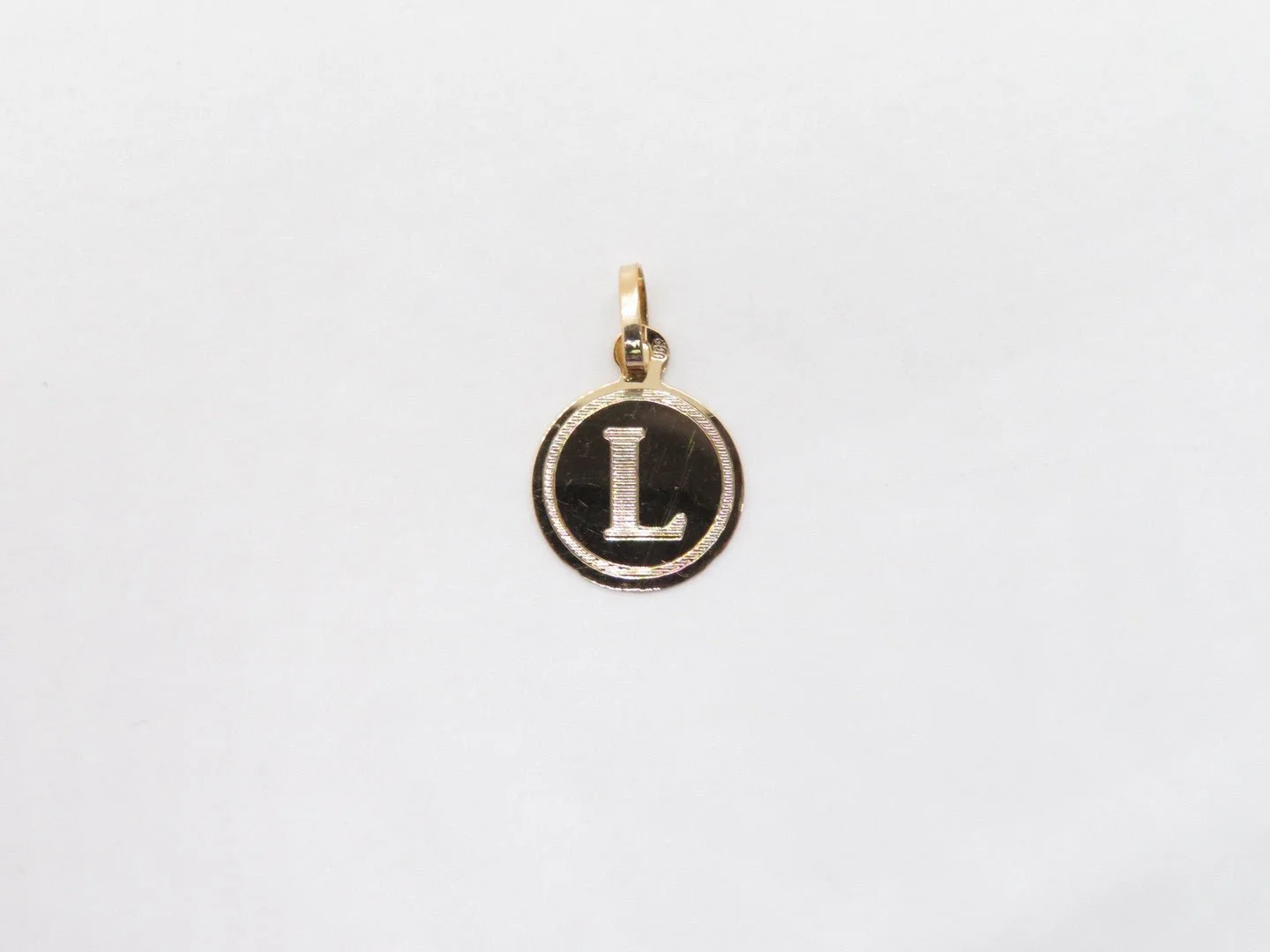 19.25k Yellow Gold Engraved Monogram Pendant - Image 17
