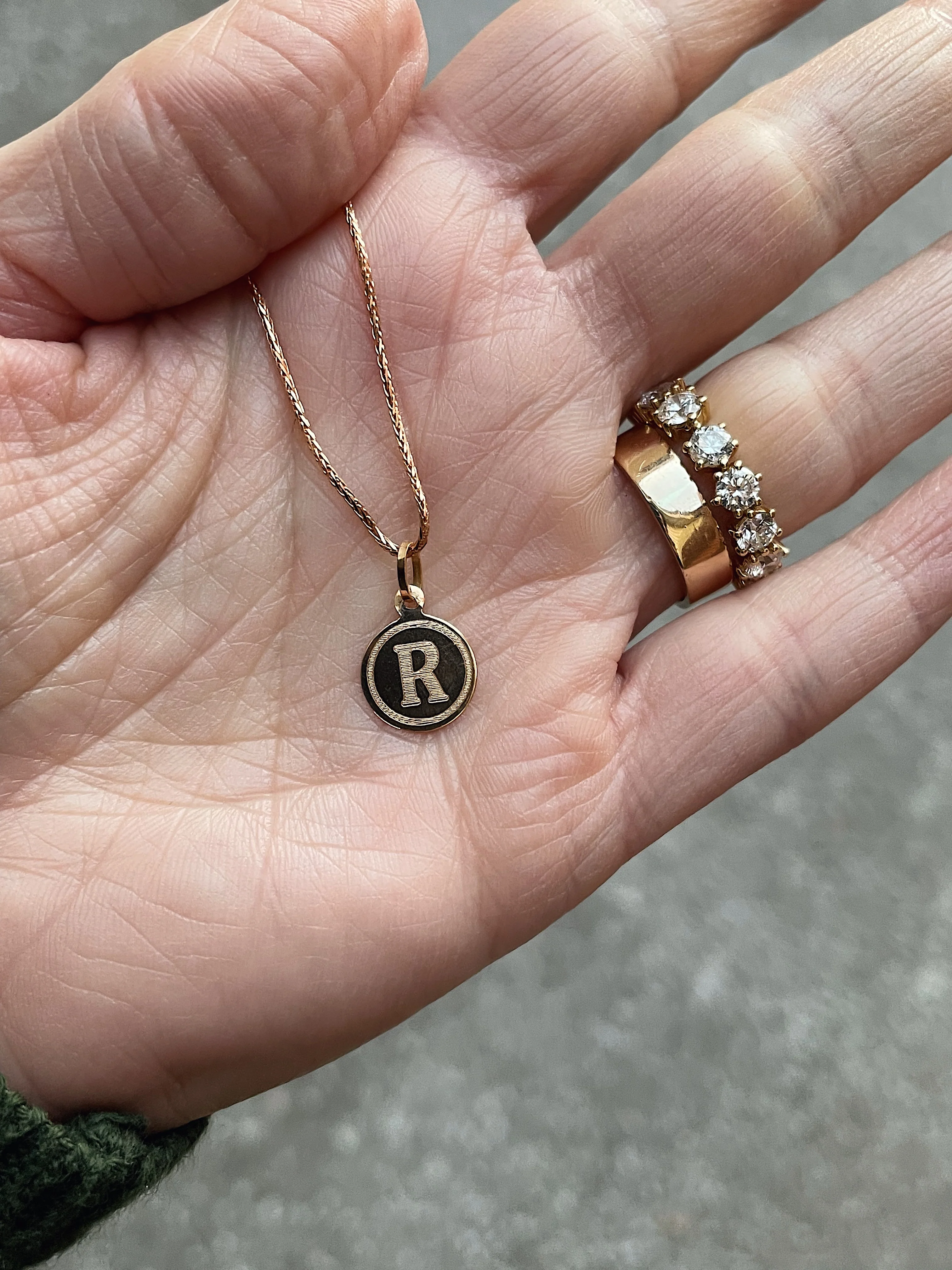 19.25k Yellow Gold Engraved Monogram Pendant - Image 2