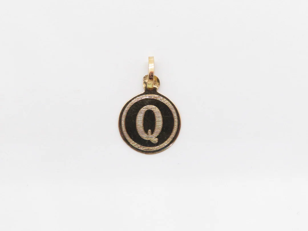 19.25k Yellow Gold Engraved Monogram Pendant - Image 20