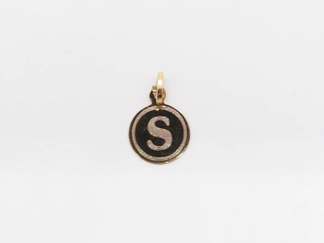 19.25k Yellow Gold Engraved Monogram Pendant - Image 22
