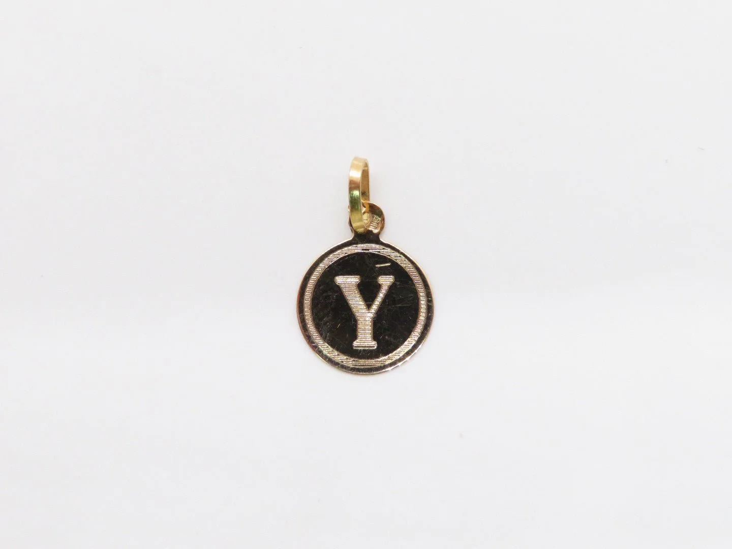 19.25k Yellow Gold Engraved Monogram Pendant - Image 28