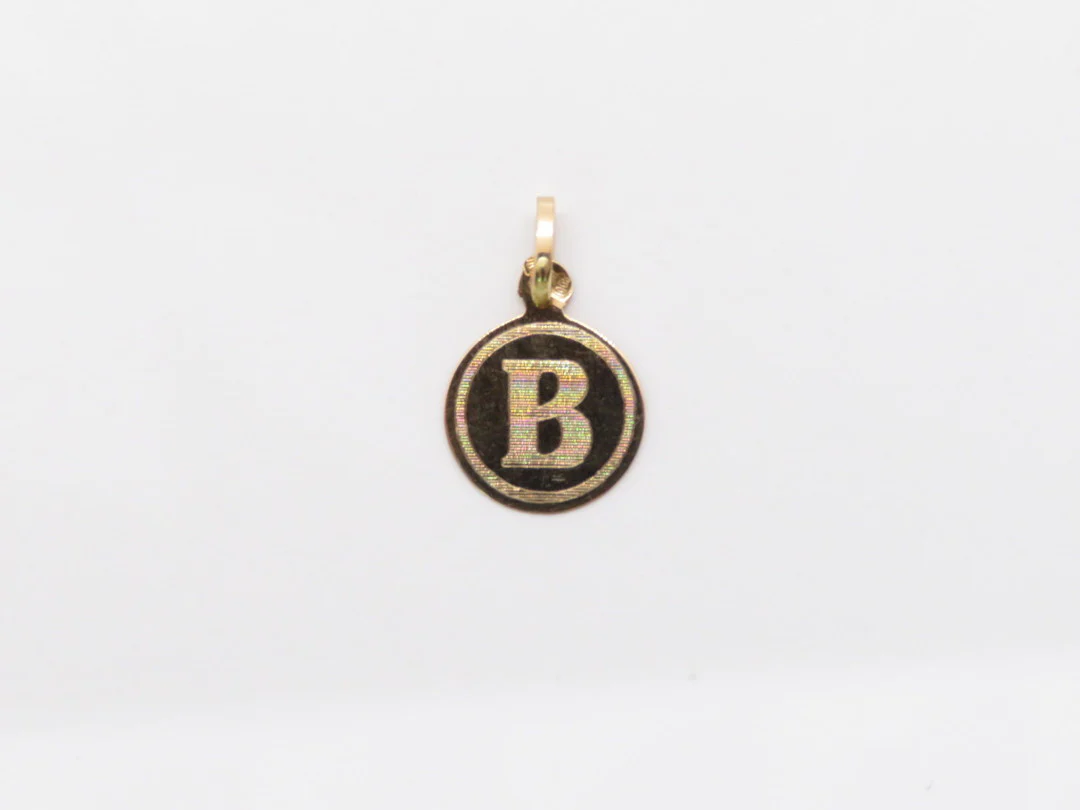 19.25k Yellow Gold Engraved Monogram Pendant - Image 5