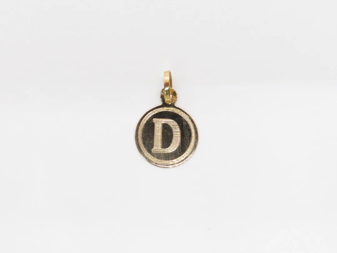 19.25k Yellow Gold Engraved Monogram Pendant - Image 7