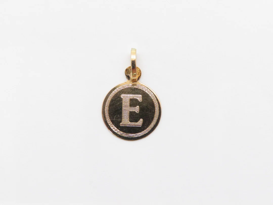19.25k Yellow Gold Engraved Monogram Pendant - Image 8