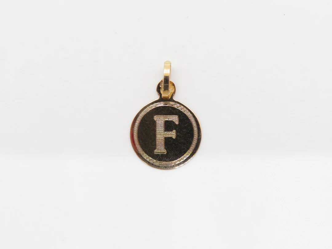 19.25k Yellow Gold Engraved Monogram Pendant - Image 9