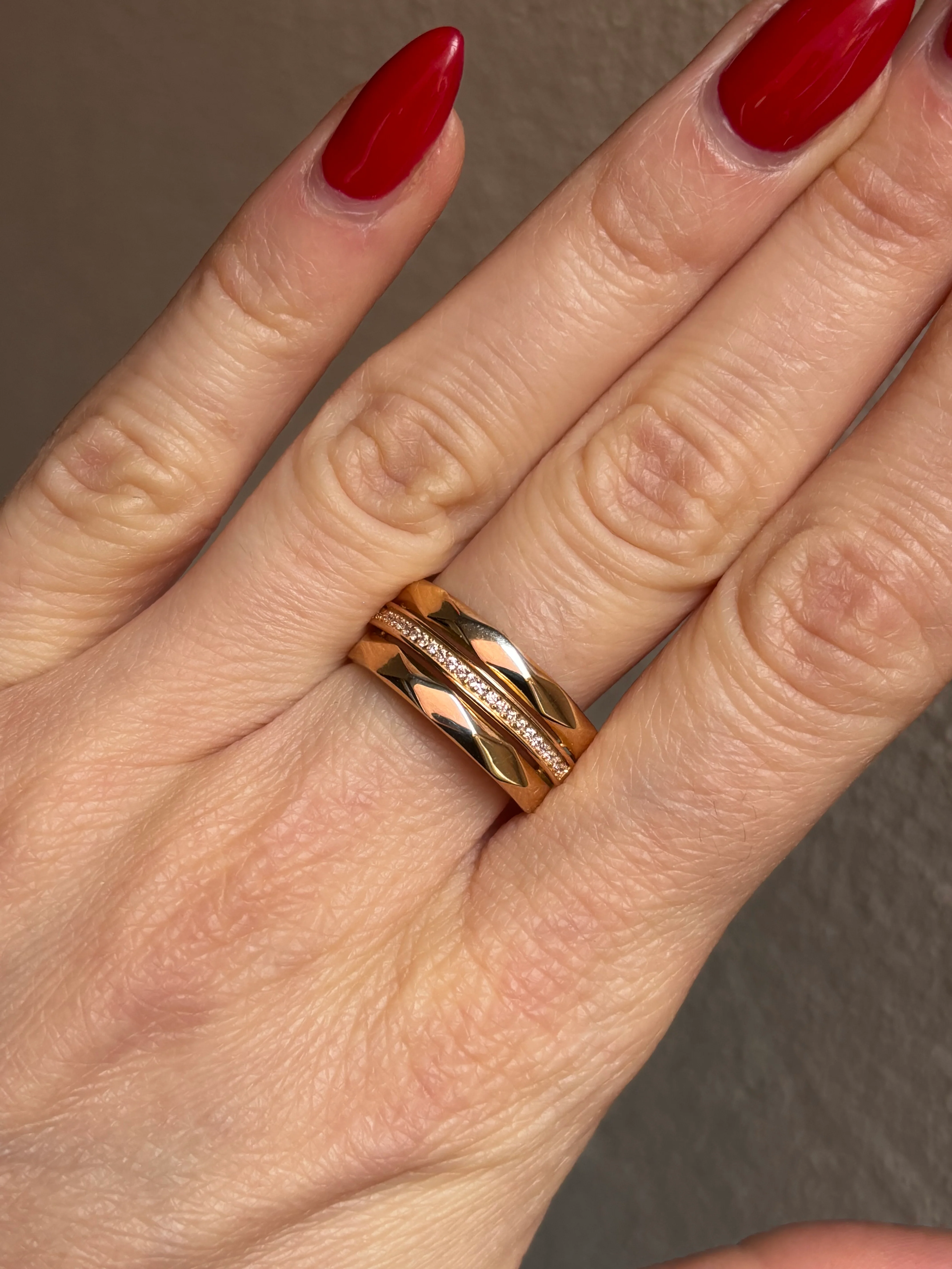 19.25k Two Tone Faceted Ring - Image 2