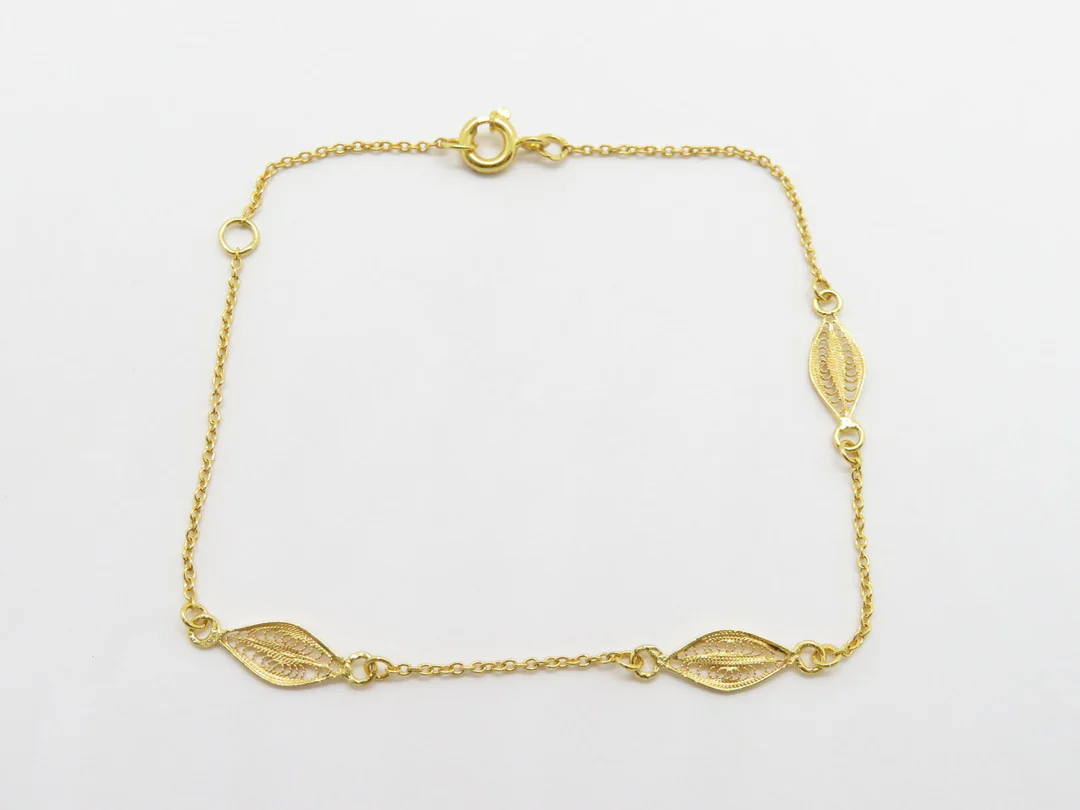 19.25k Yellow Gold Filigree Feather Bracelet