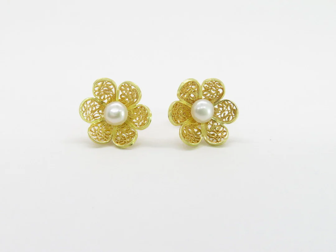 19.25k Yellow Gold Filigree Flower Studs