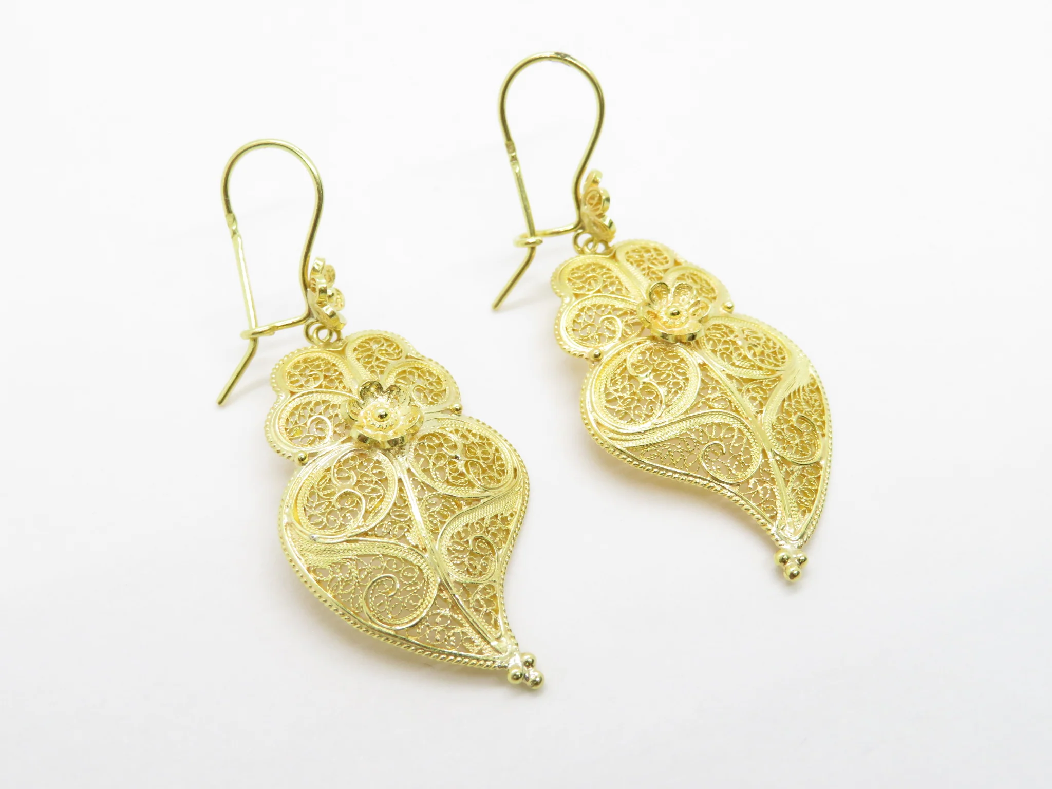 19.25k Yellow Gold Filigree Heart of Viana Earrings - Image 4