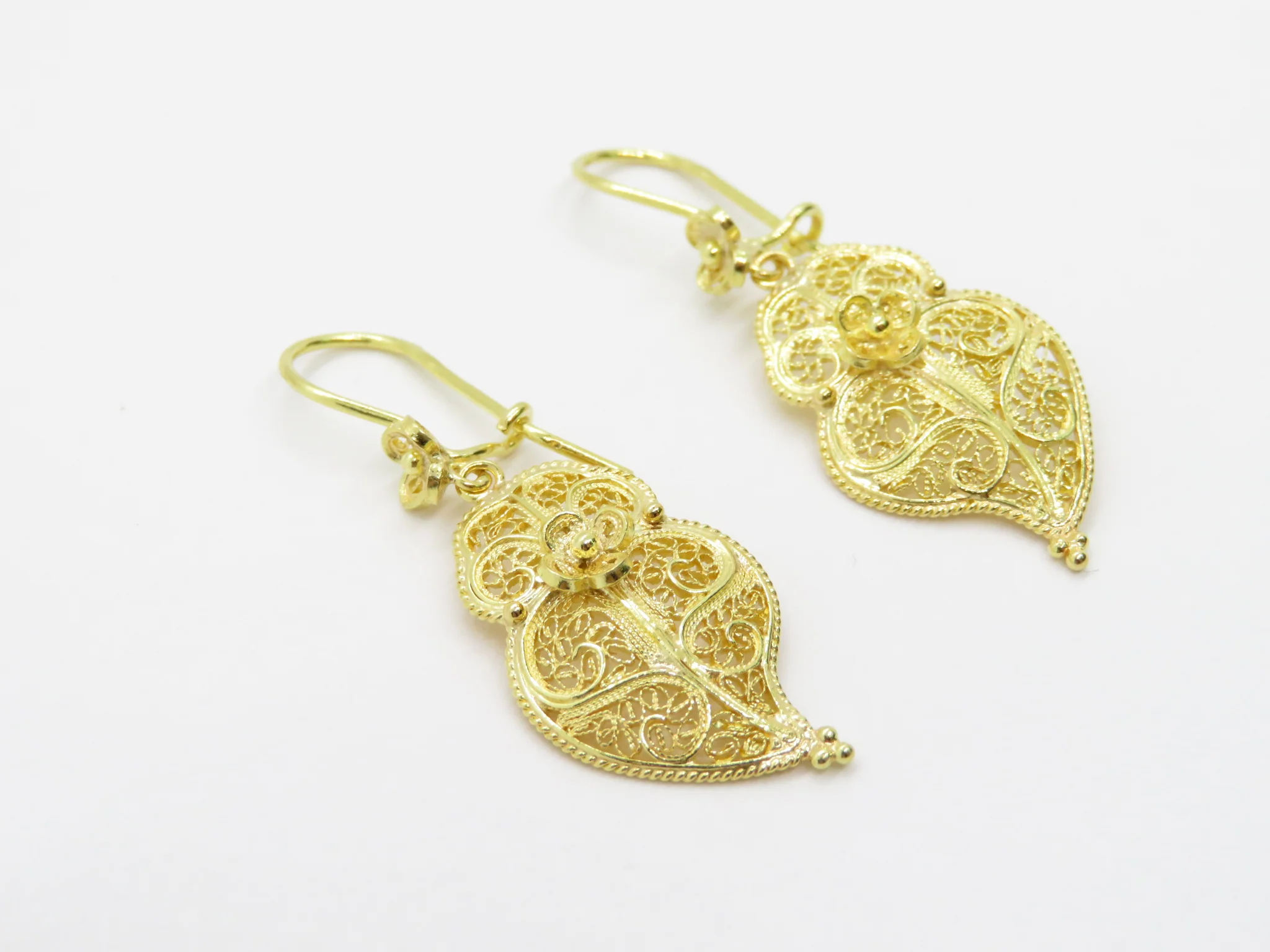 19.25k Yellow Gold Filigree Heart of Viana Earrings - Image 7