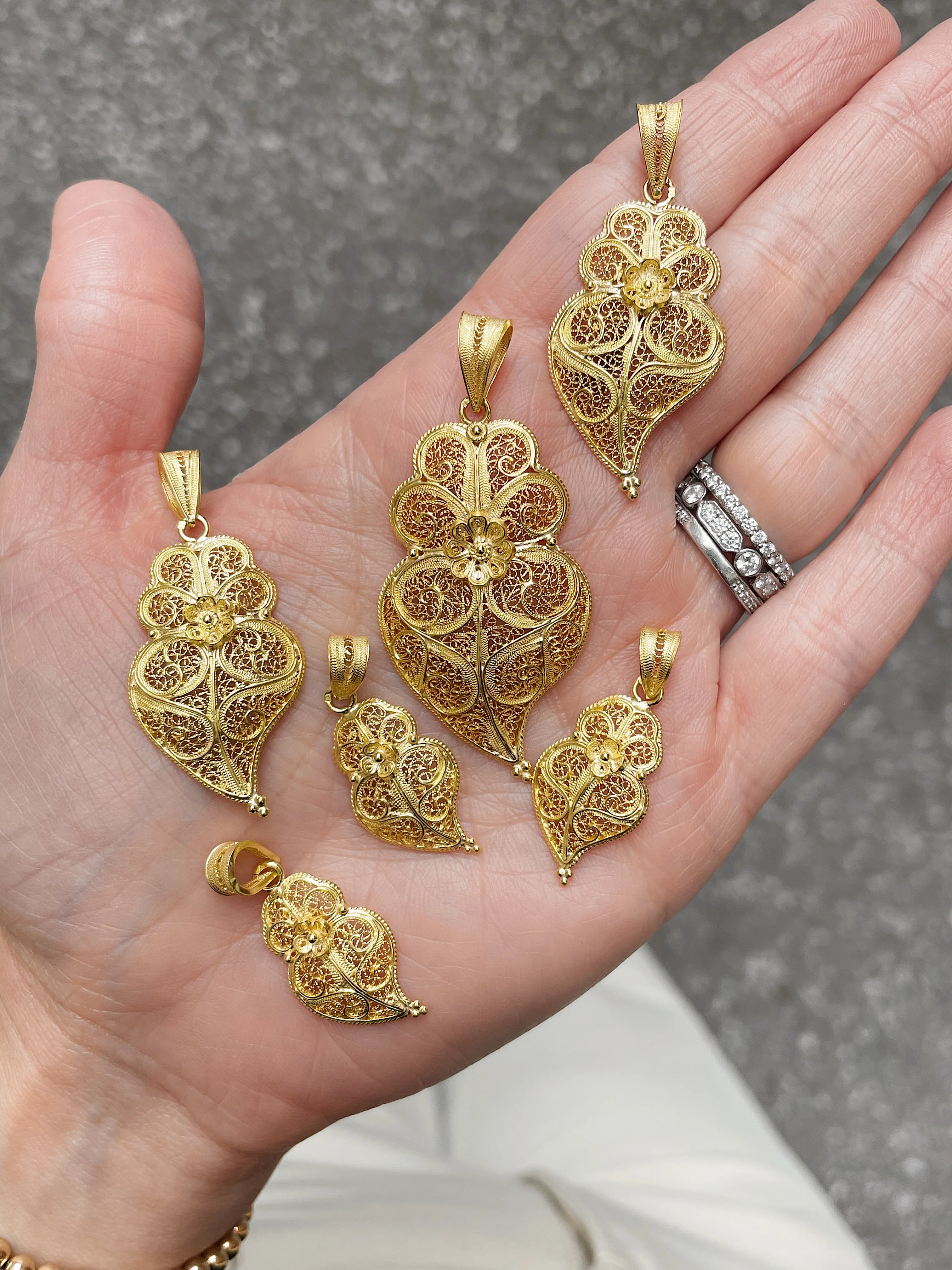 19.25k Yellow Gold Filigree Heart of Viana Pendant - Image 11