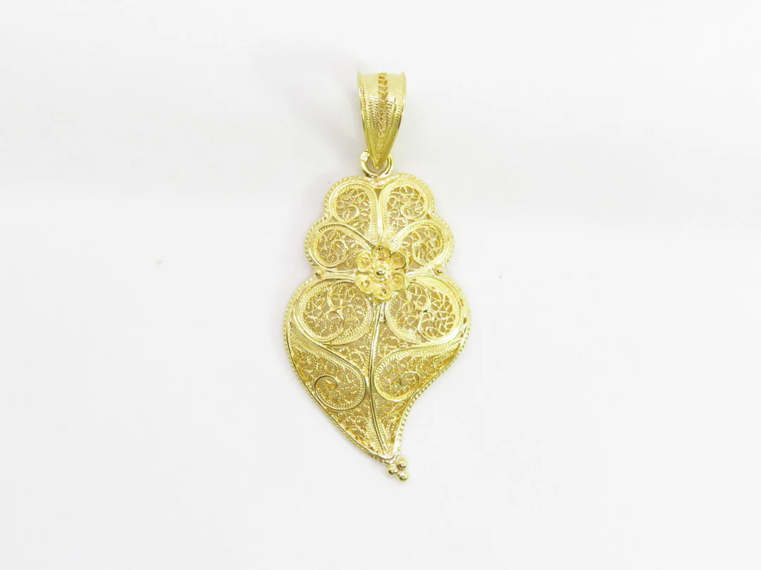 19.25k Yellow Gold Filigree Heart of Viana Pendant - Image 4