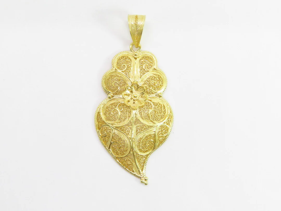 19.25k Yellow Gold Filigree Heart of Viana Pendant - Image 5