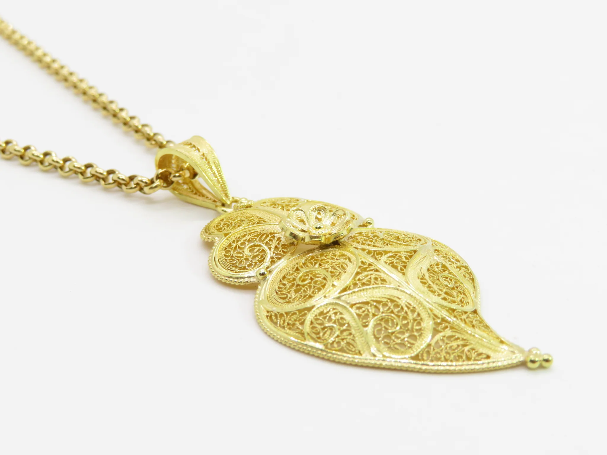19.25k Yellow Gold Filigree Heart of Viana Pendant - Image 7